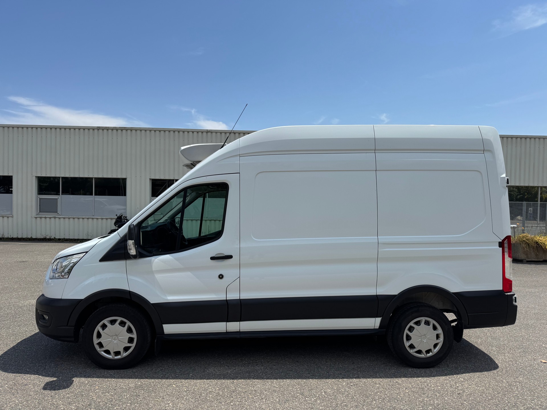 FORD Transit Van 350 L2 Trend 2.0 TDCi 130 FWD-image-1