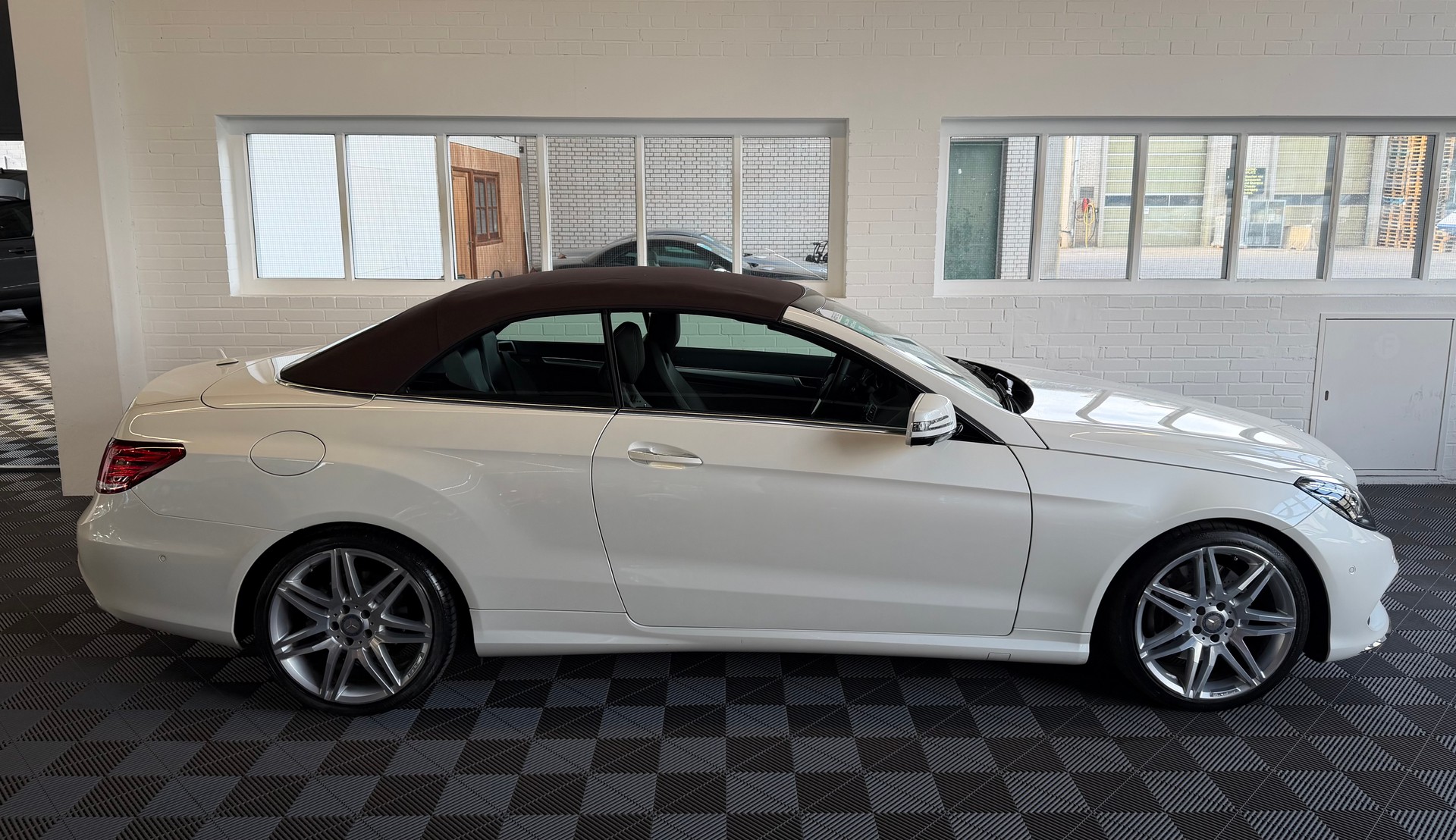 MERCEDES-BENZ E 400 7G-Tronic AMG LINE I 333 PS I-showroom-element-1