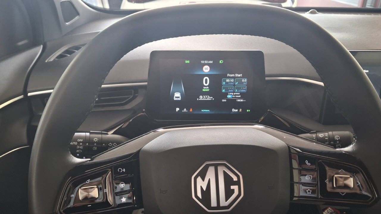MG 3 1.5 Hybrid Luxury-image-12
