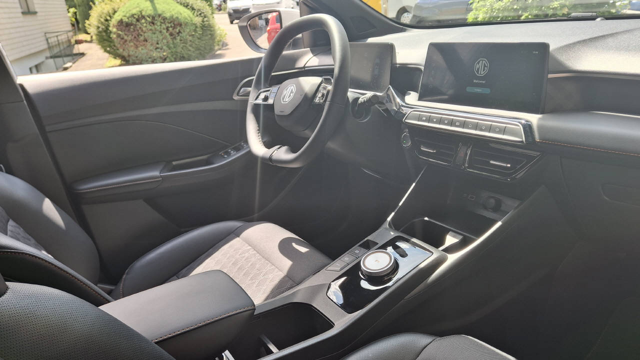 MG 3 1.5 Hybrid Luxury-image-5