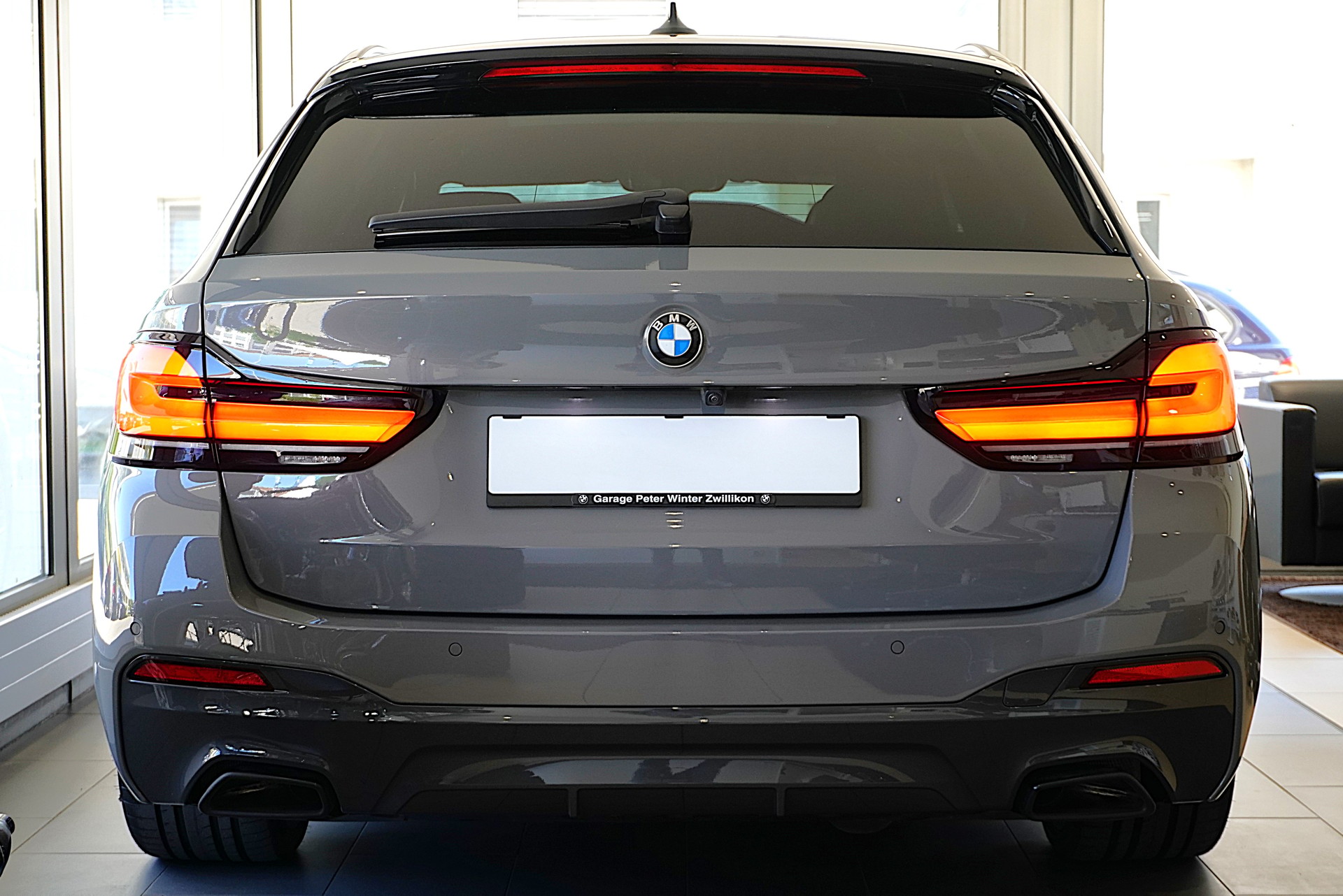 BMW 540d xDrive 48V Touring M Sport Steptronic-image-5