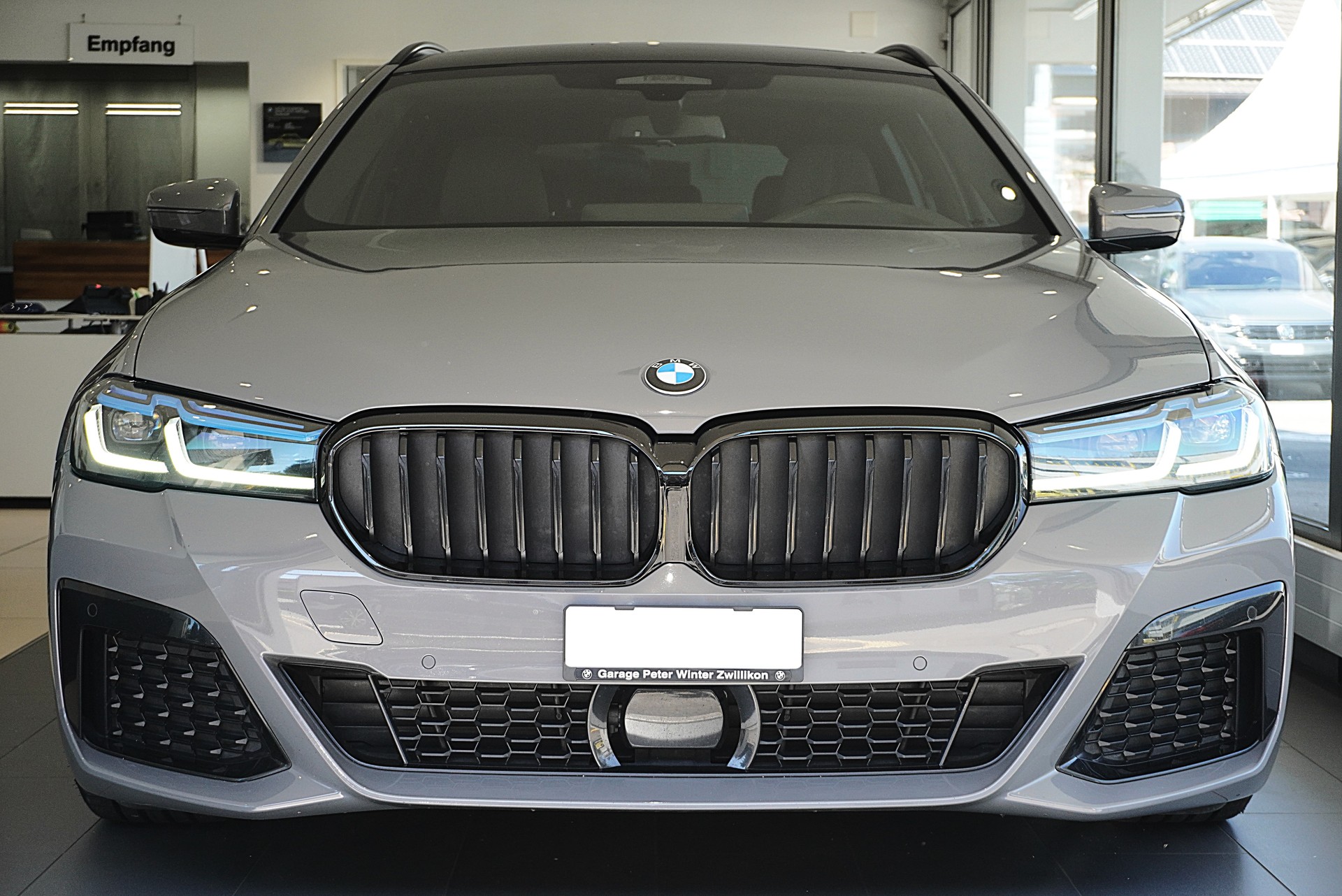BMW 540d xDrive 48V Touring M Sport Steptronic-showroom-element-1