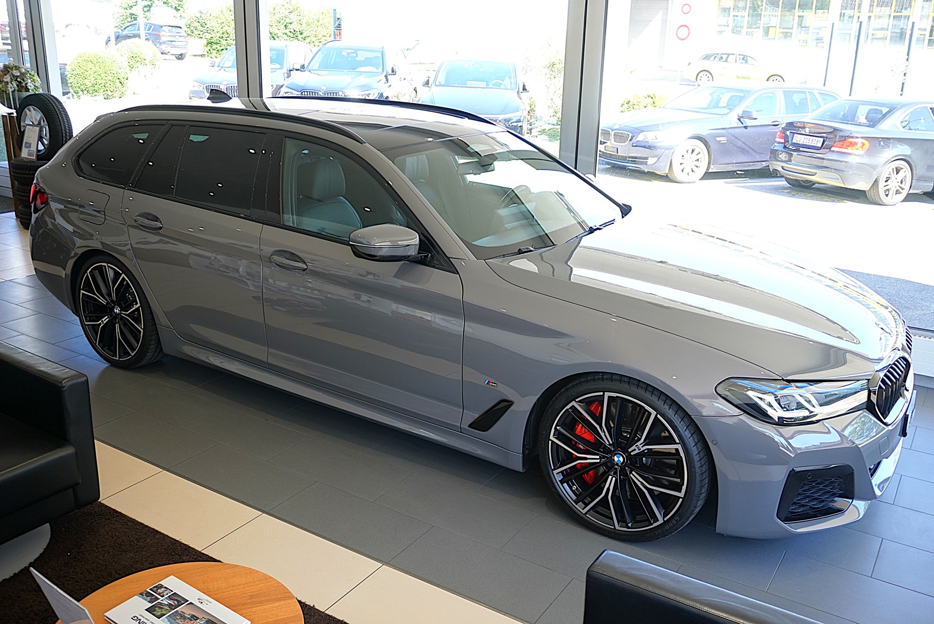 BMW 540d xDrive 48V Touring M Sport Steptronic-showroom-element-2