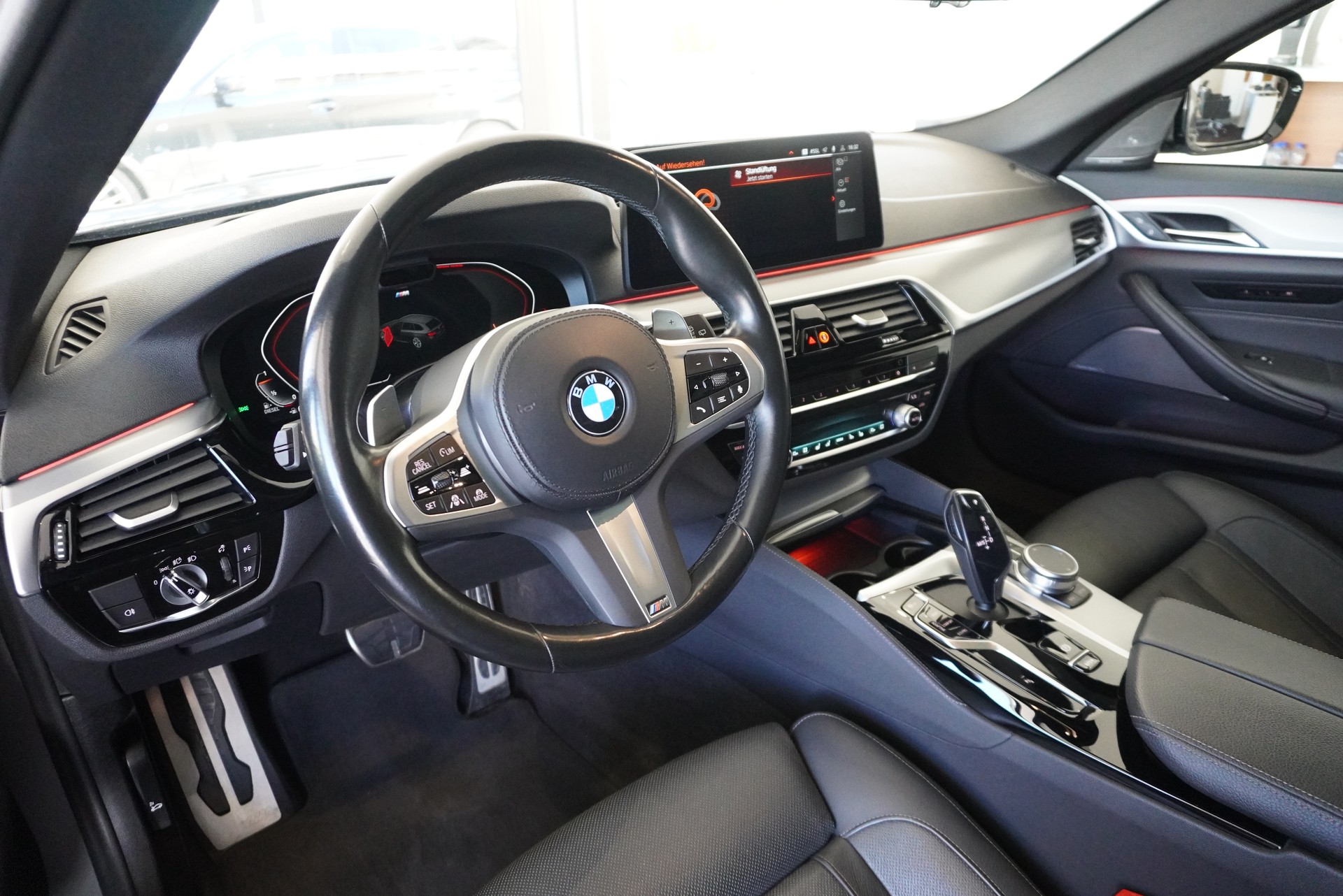 BMW 540d xDrive 48V Touring M Sport Steptronic-image-11