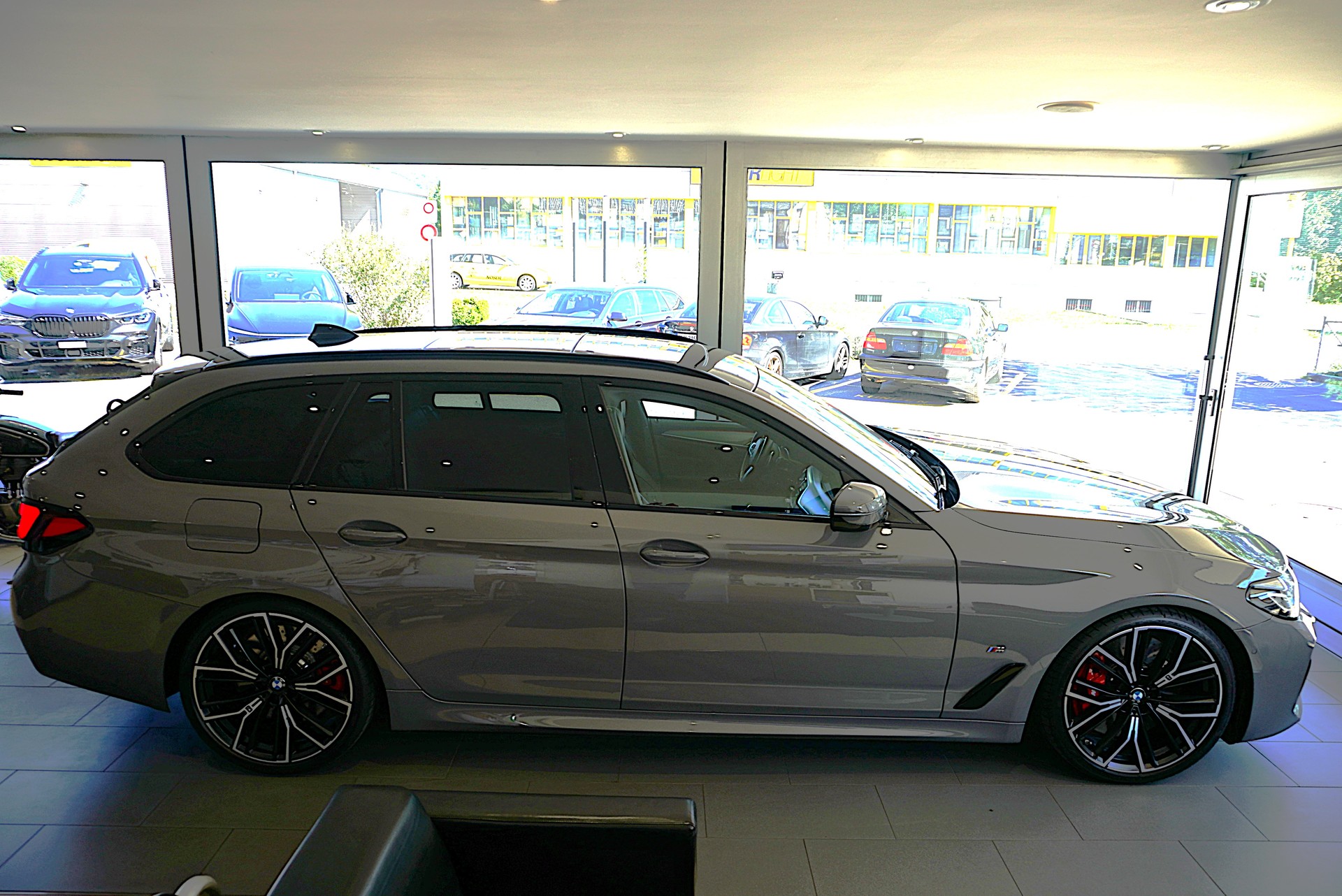 BMW 540d xDrive 48V Touring M Sport Steptronic-showroom-element-3
