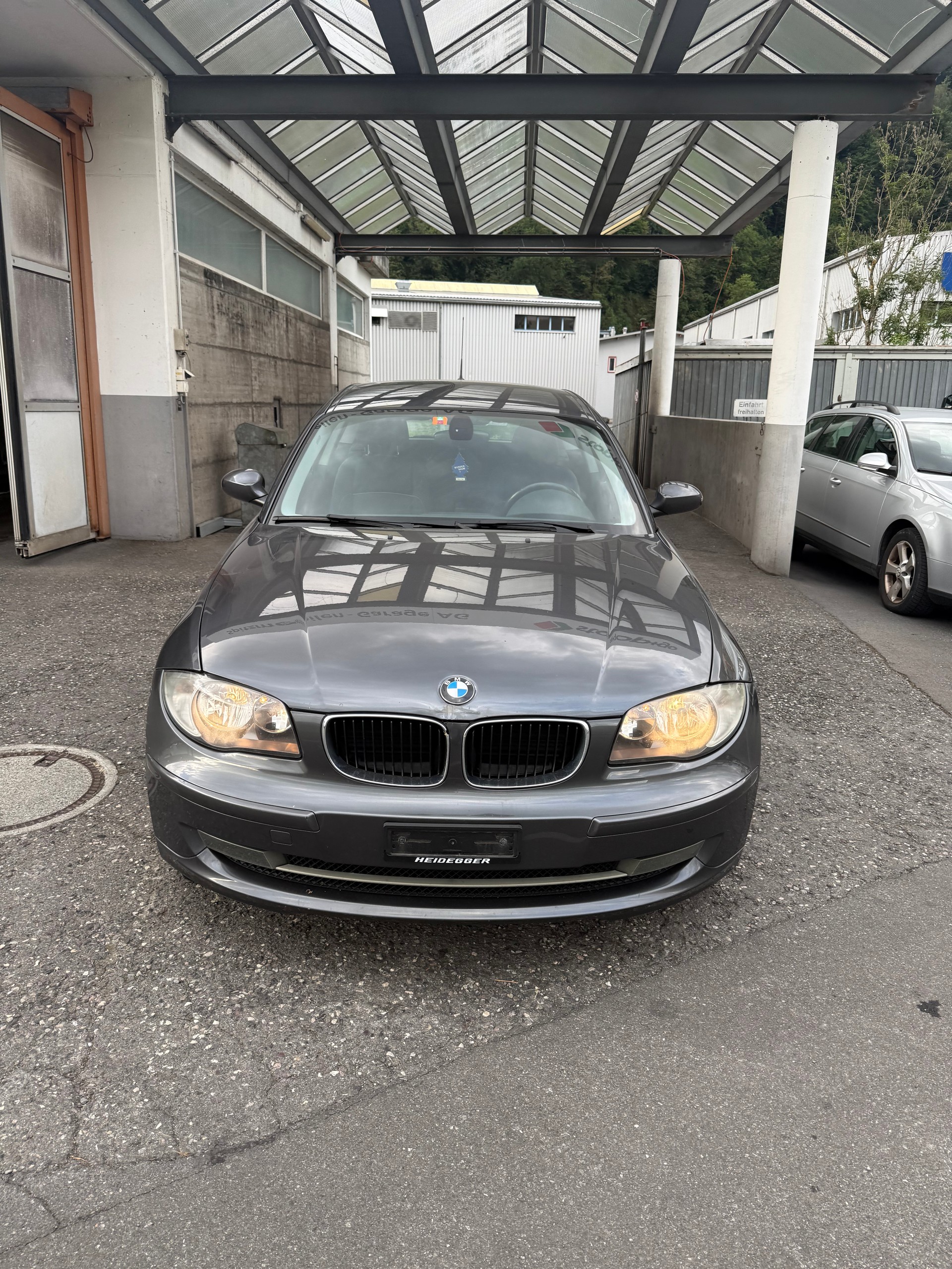 BMW 120d-showroom-element-2