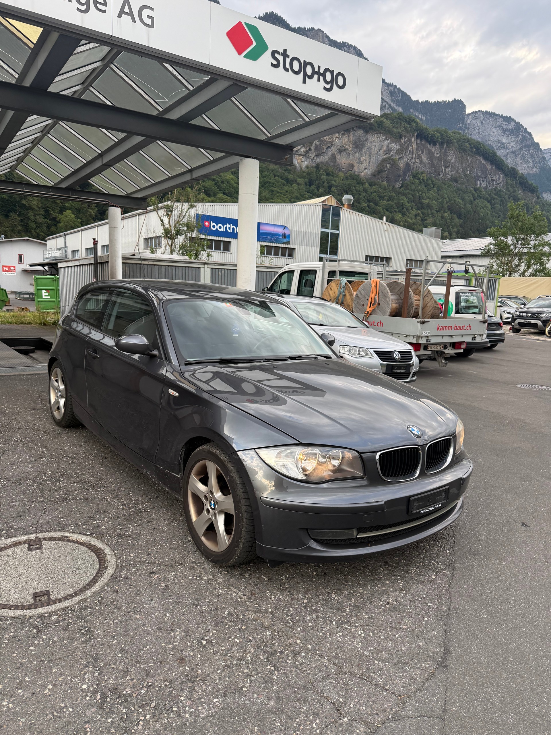 BMW 120d-showroom-element-3