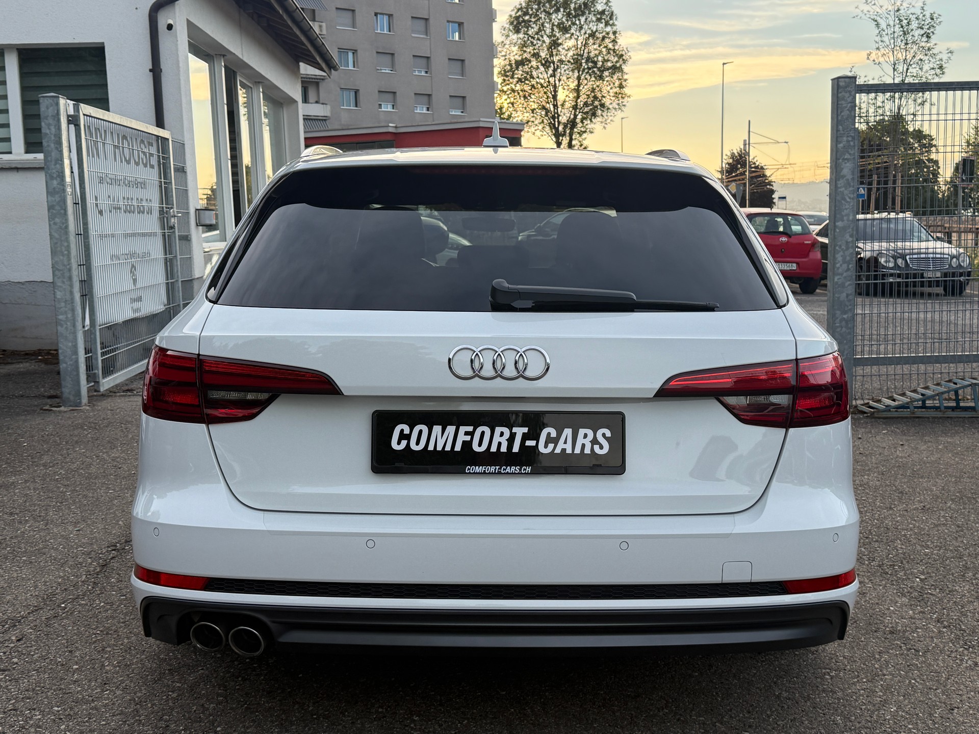 AUDI A4 Avant 2.0 TDI Sport S-tronic *KW Gewindefahrwerk*20"Räder*S-Line-image-8
