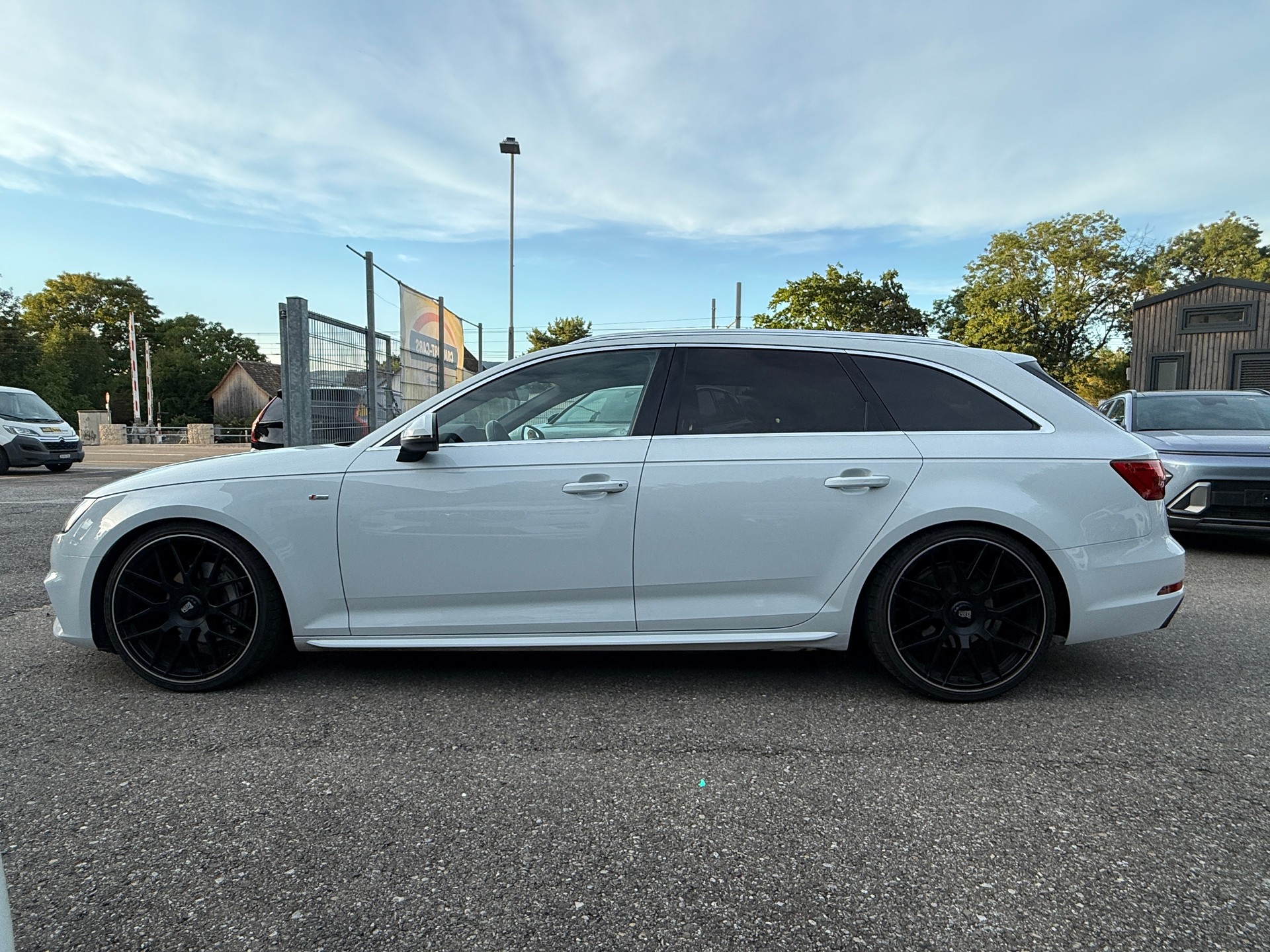AUDI A4 Avant 2.0 TDI Sport S-tronic *KW Gewindefahrwerk*20"Räder*S-Line-image-4