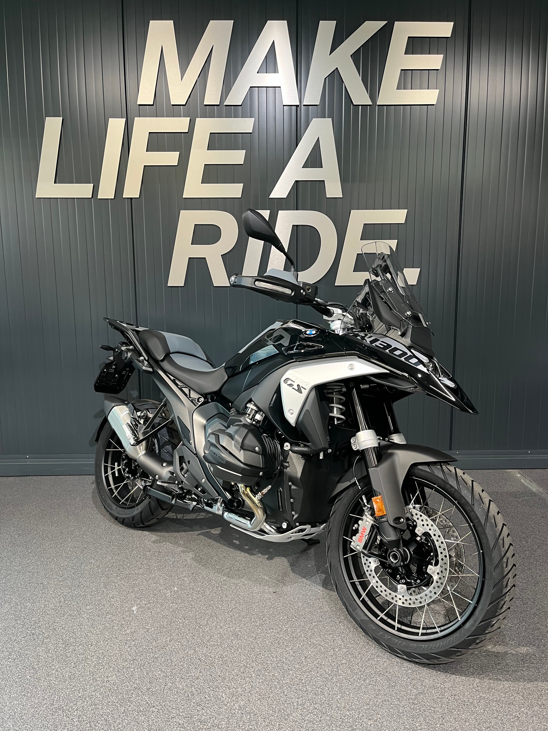 BMW R 1300 GS-image-1