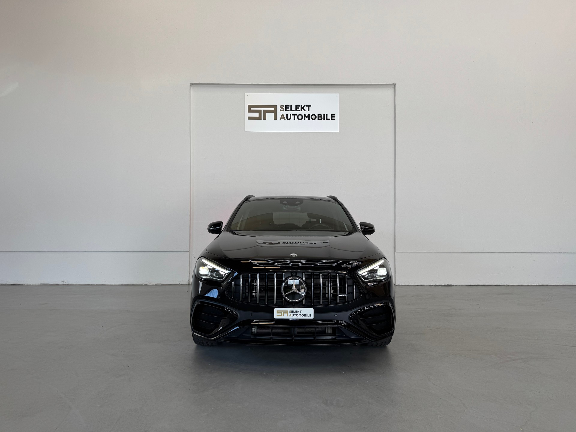 MERCEDES-BENZ GLA AMG 35 4Matic 8G-DCT-showroom-element-2