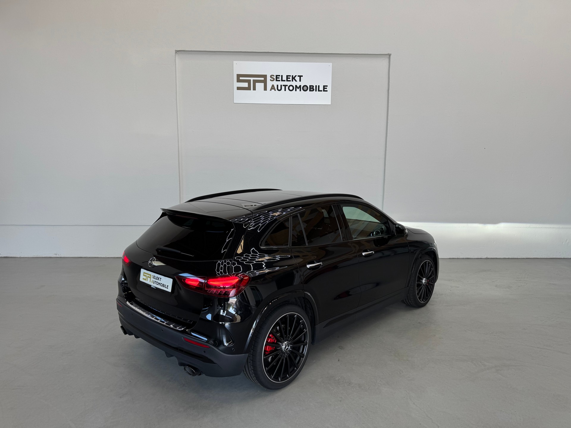MERCEDES-BENZ GLA AMG 35 4Matic 8G-DCT-image-5