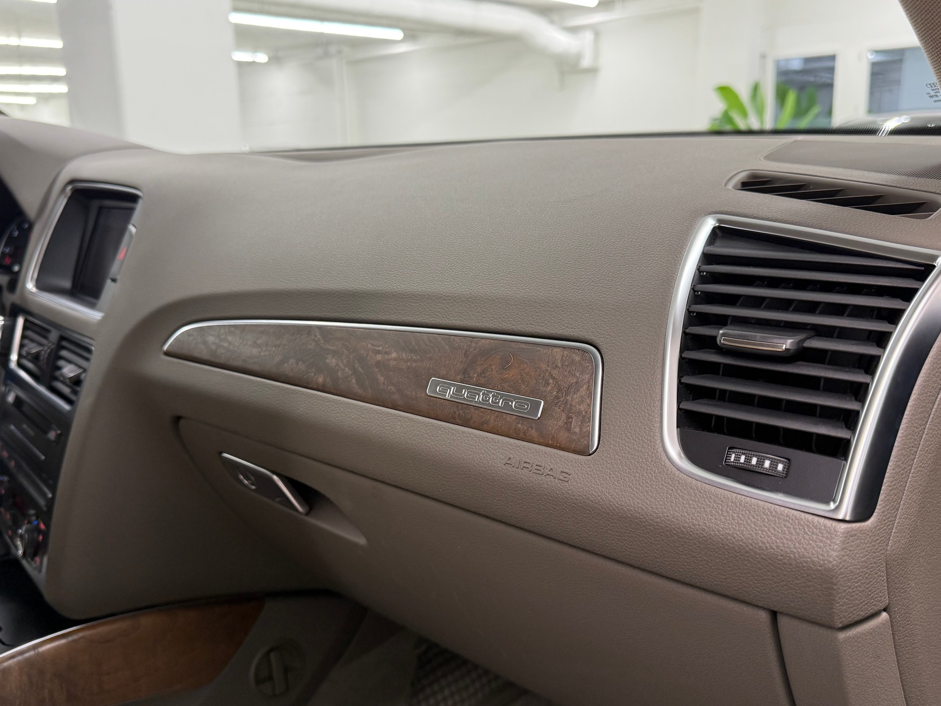 AUDI Q5 3.0 TDI quattro S-tronic-image-24