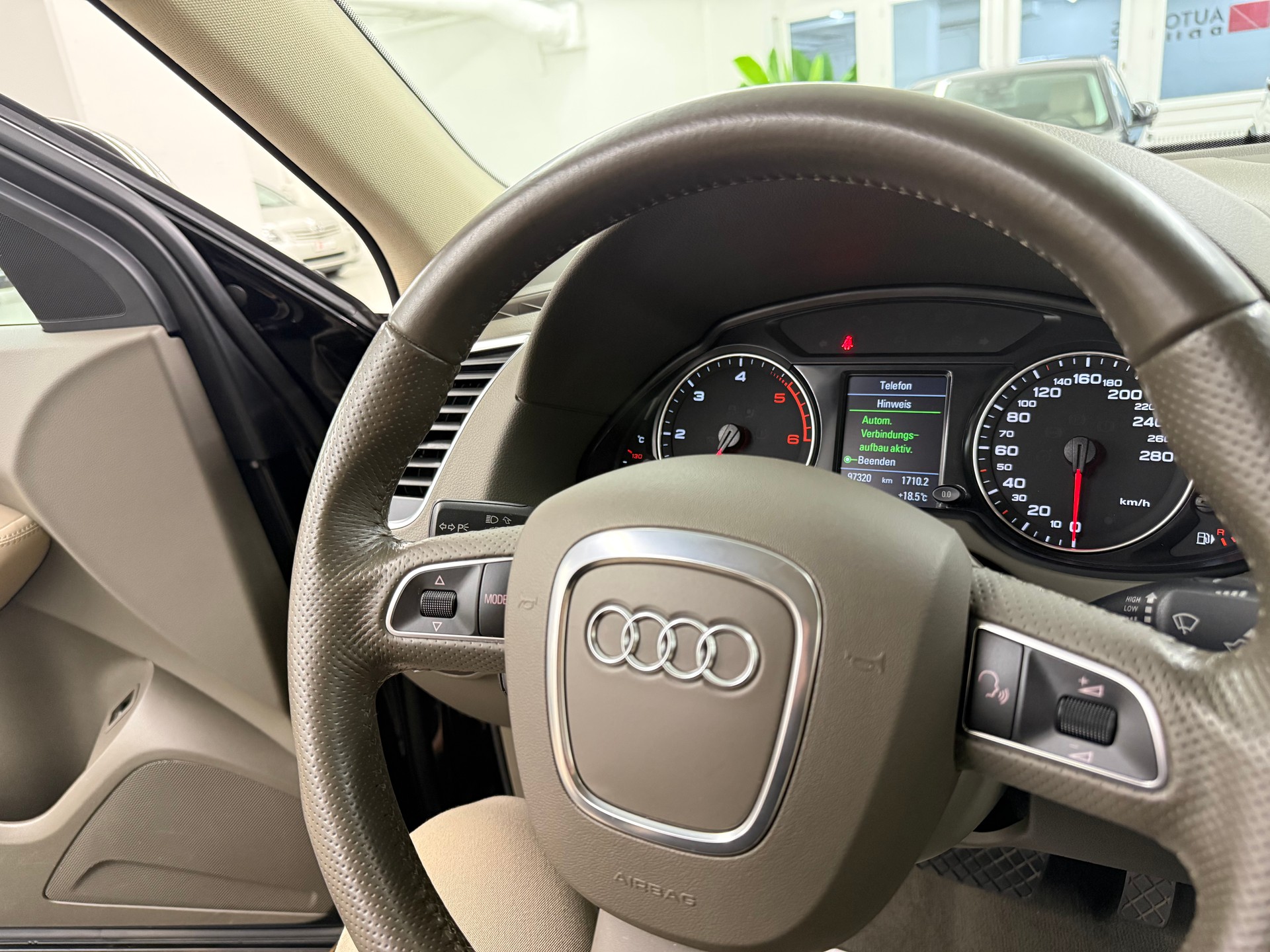 AUDI Q5 3.0 TDI quattro S-tronic-image-18