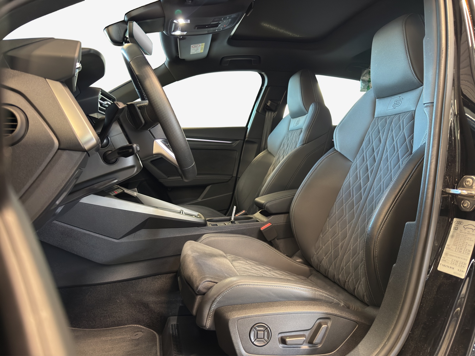 AUDI A3 Sportback 35 TFSI S line Attraction S-tronic-image-15