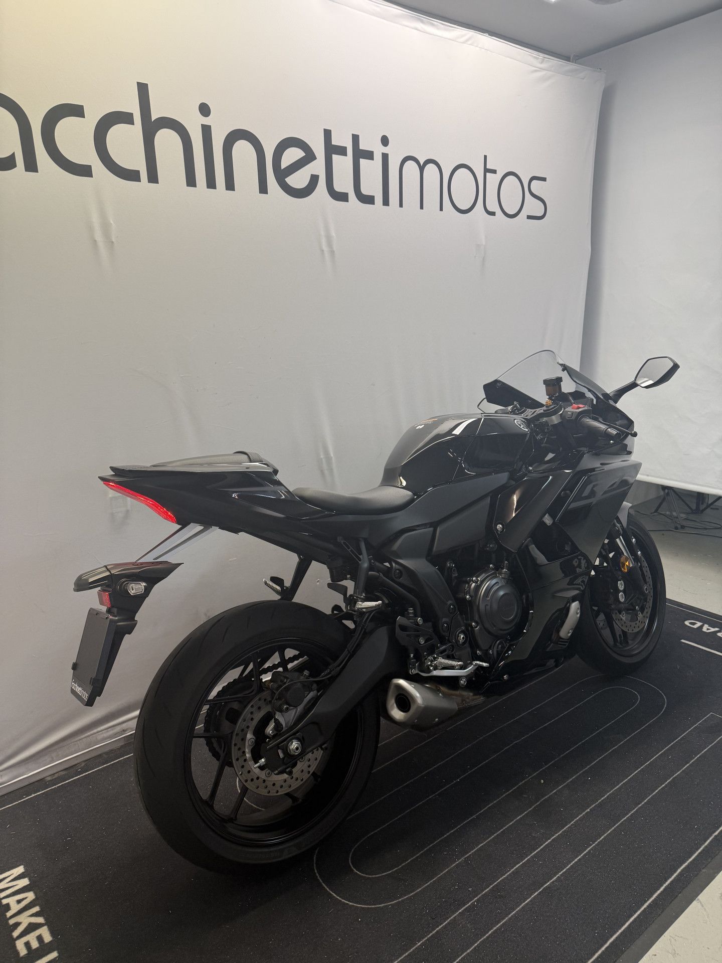 YAMAHA R7-image-1