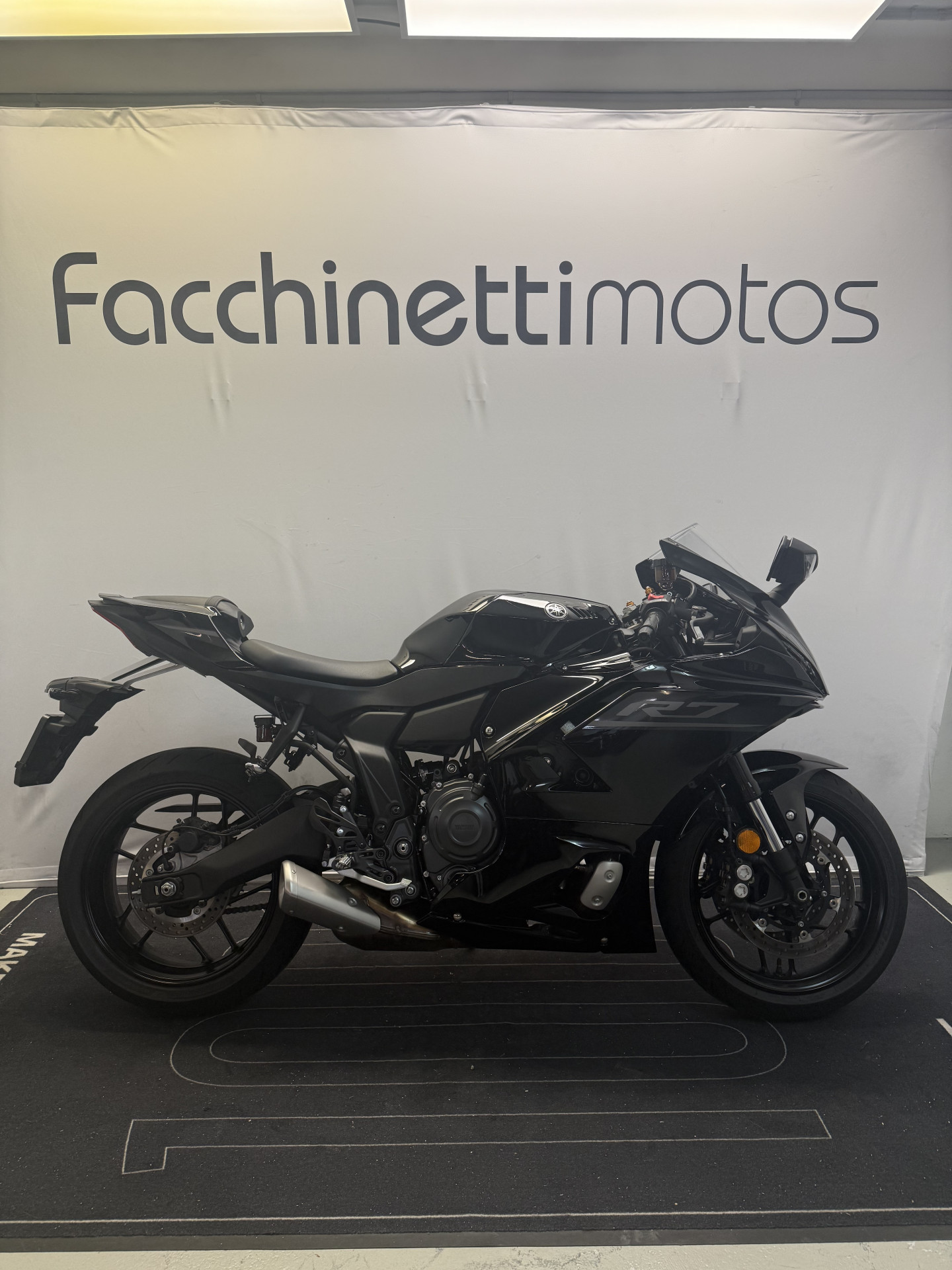 YAMAHA R7-image-0