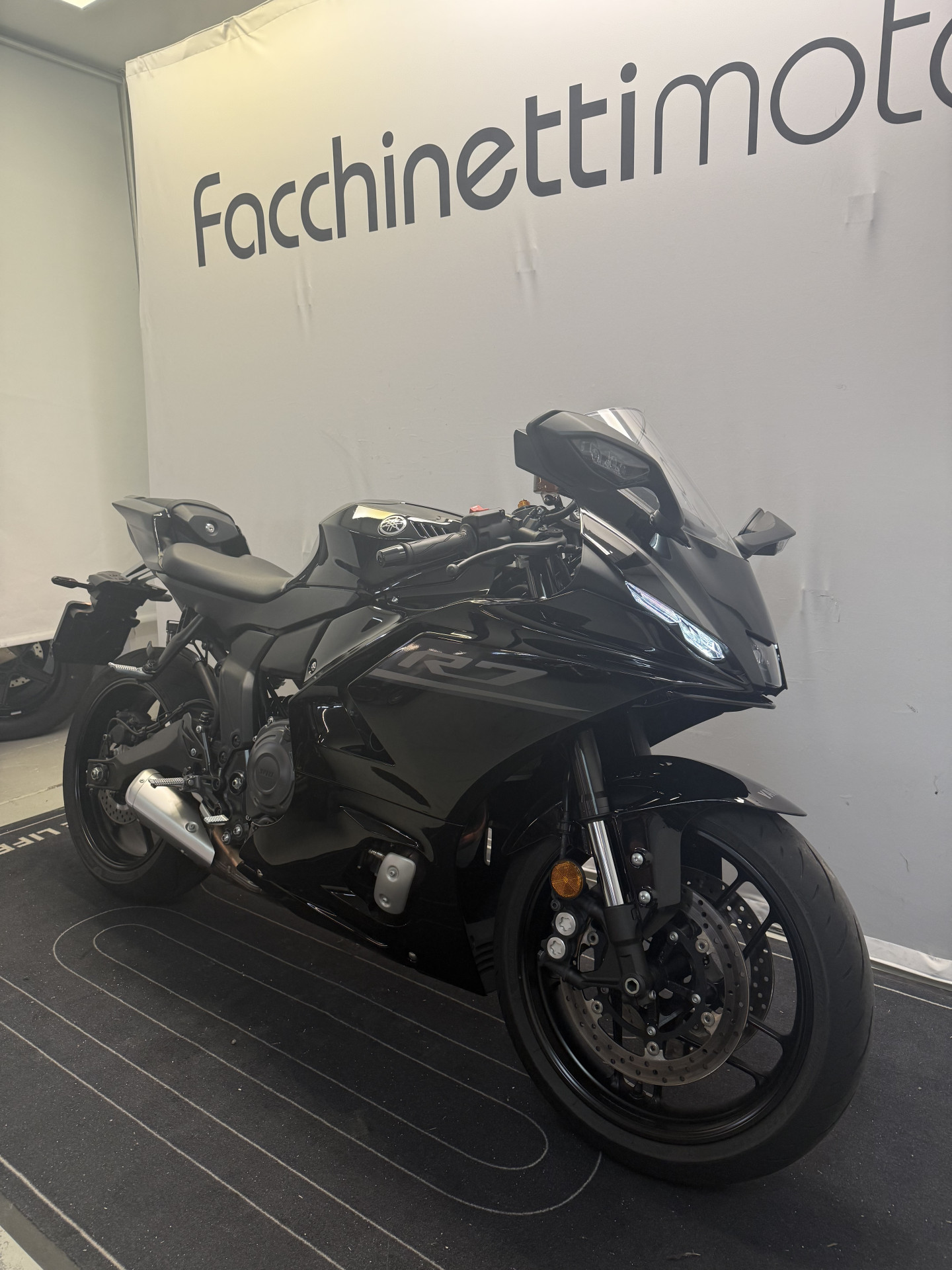 YAMAHA R7-image-2