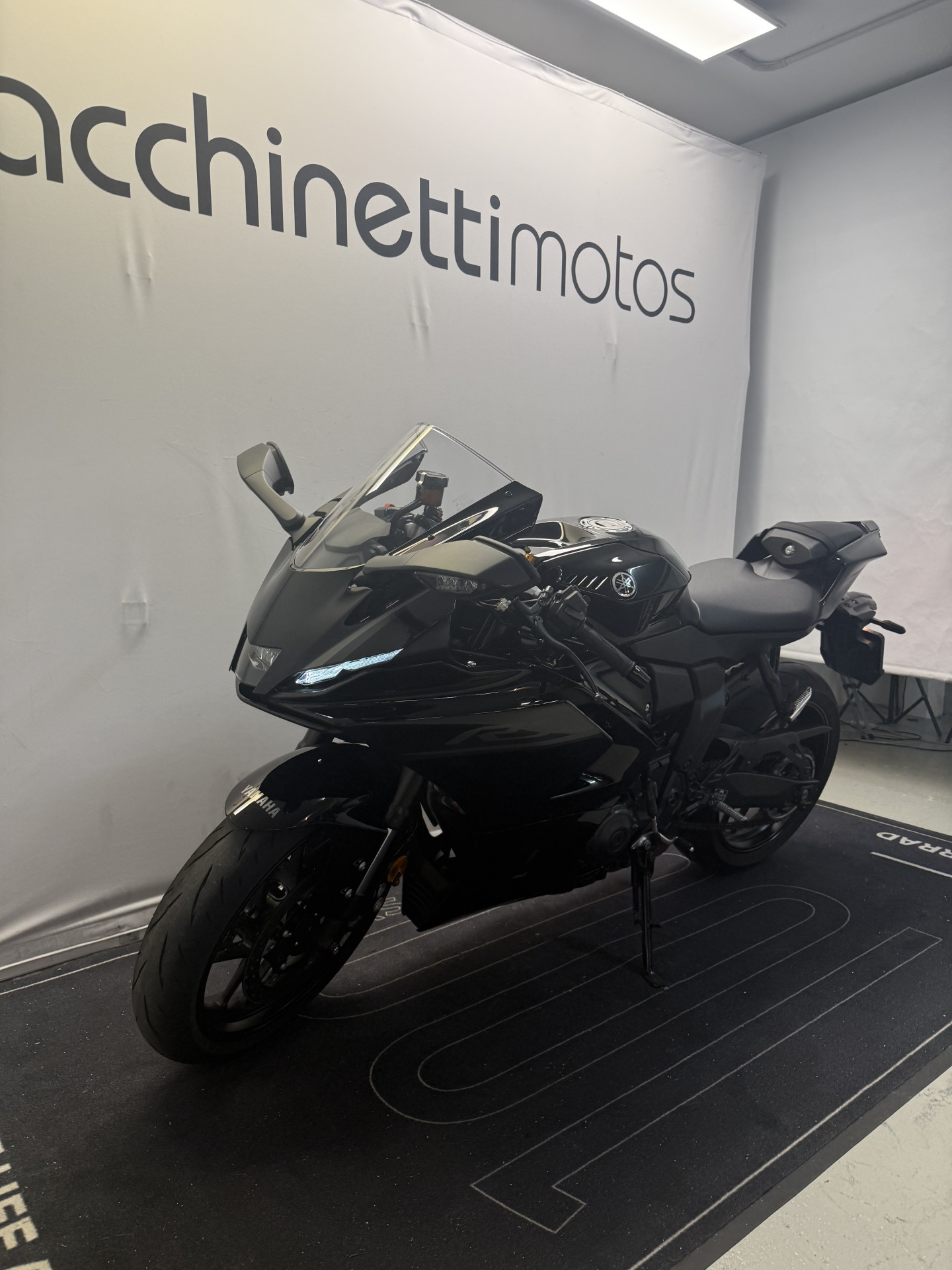 YAMAHA R7-image-3