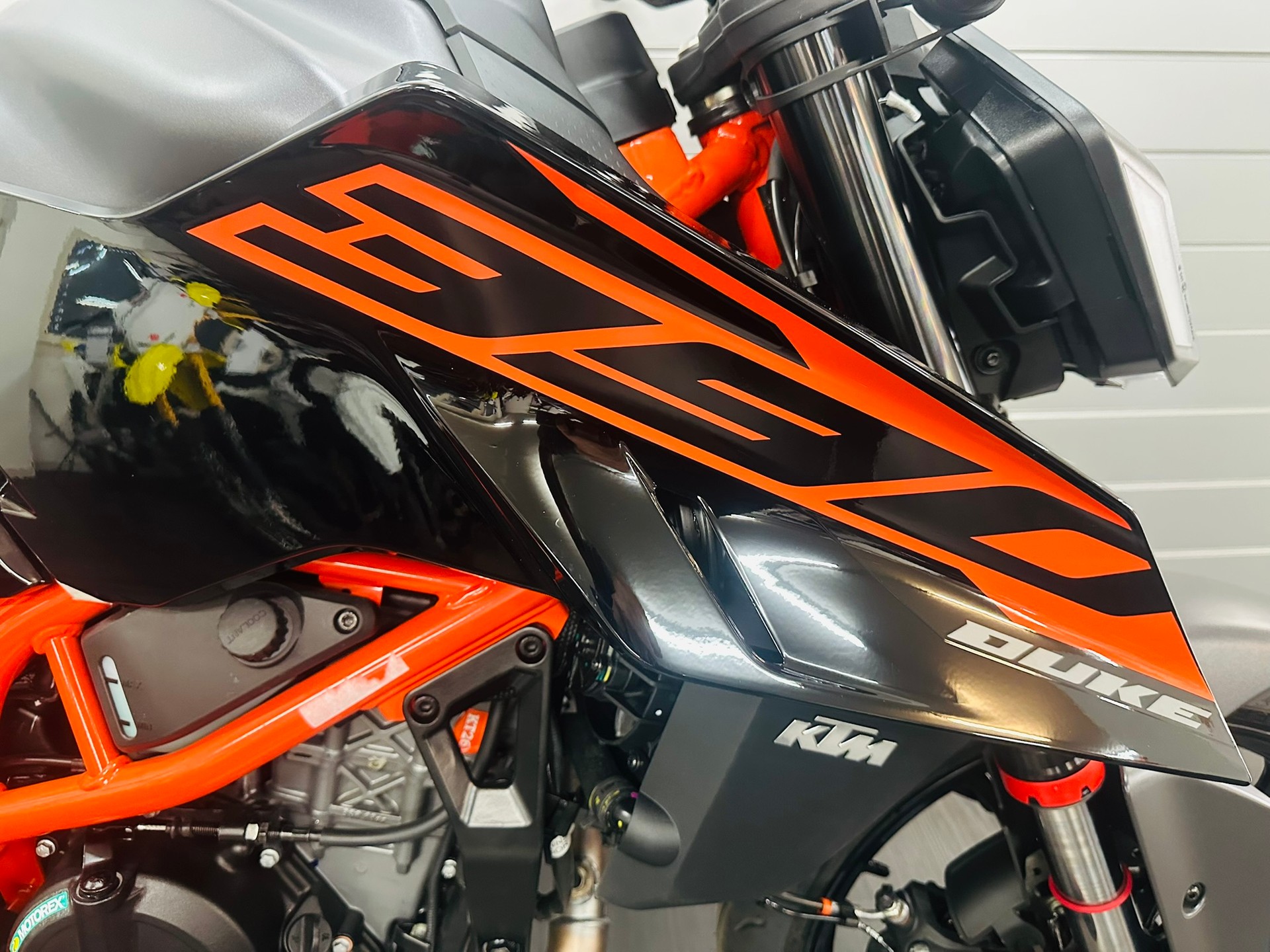 KTM 390 Duke-image-1