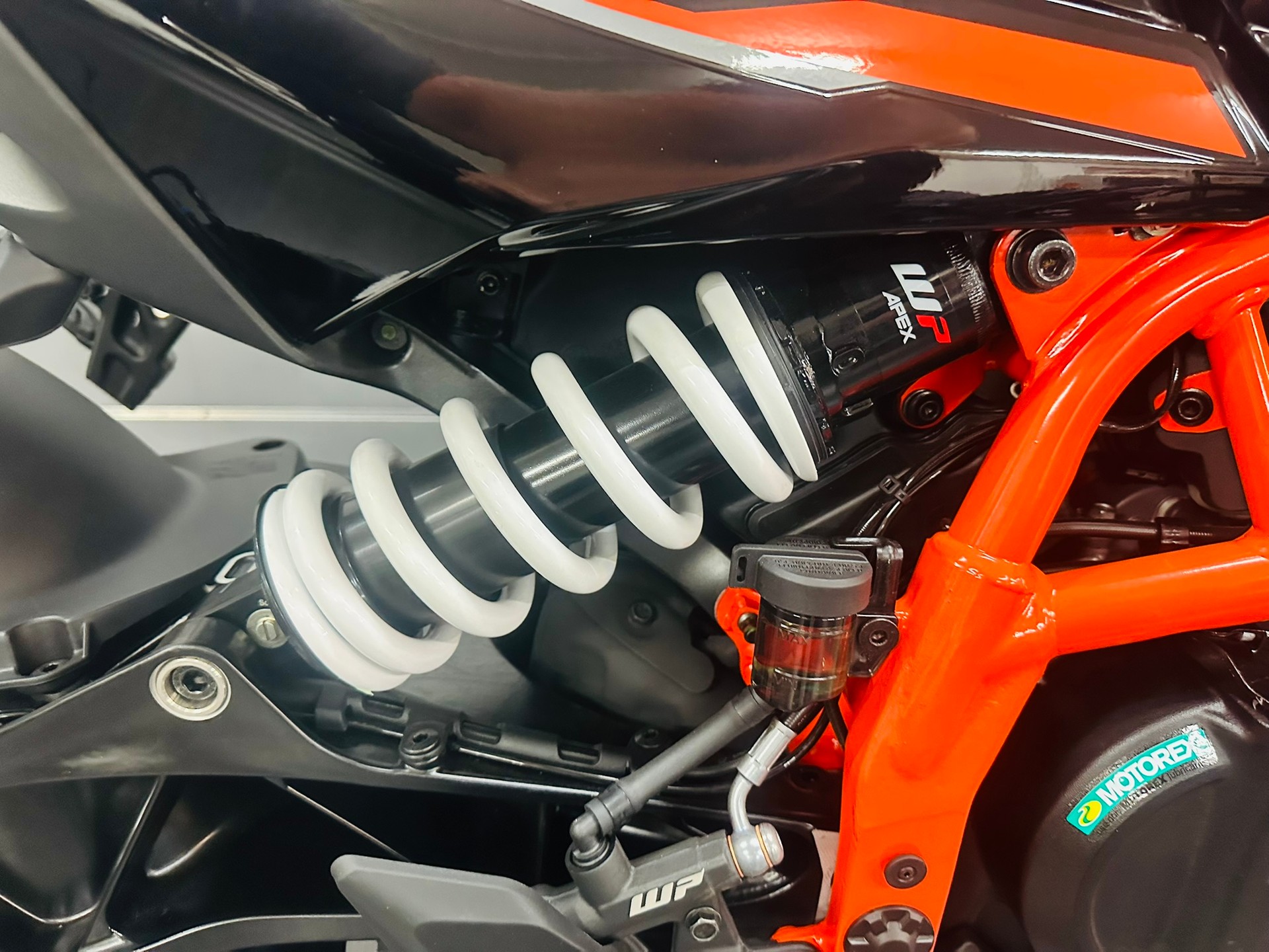 KTM 390 Duke-image-4