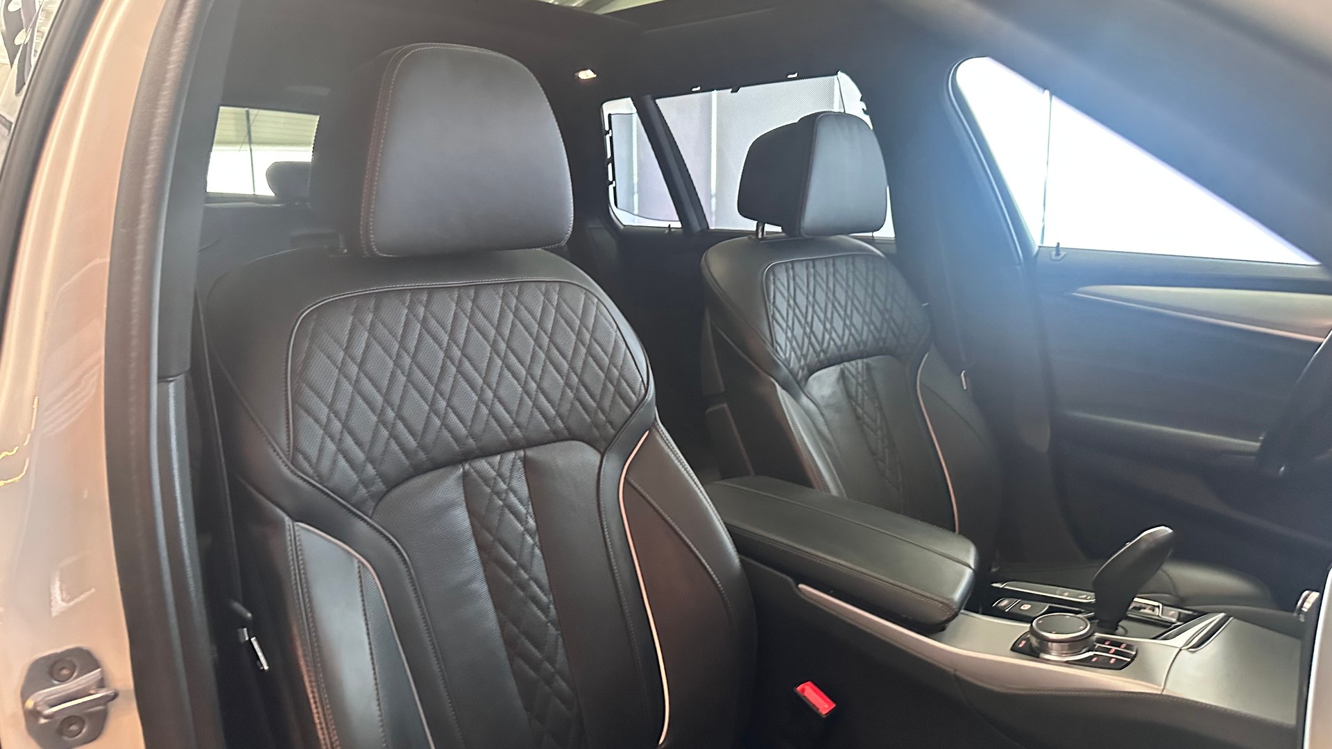 BMW 540i xDrive SAG Touring-image-23