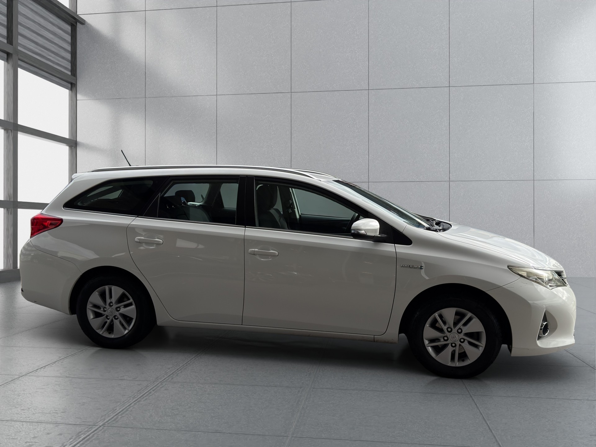 TOYOTA Auris Touring Sports 1.8 16V HSD Linea Luna-image-3