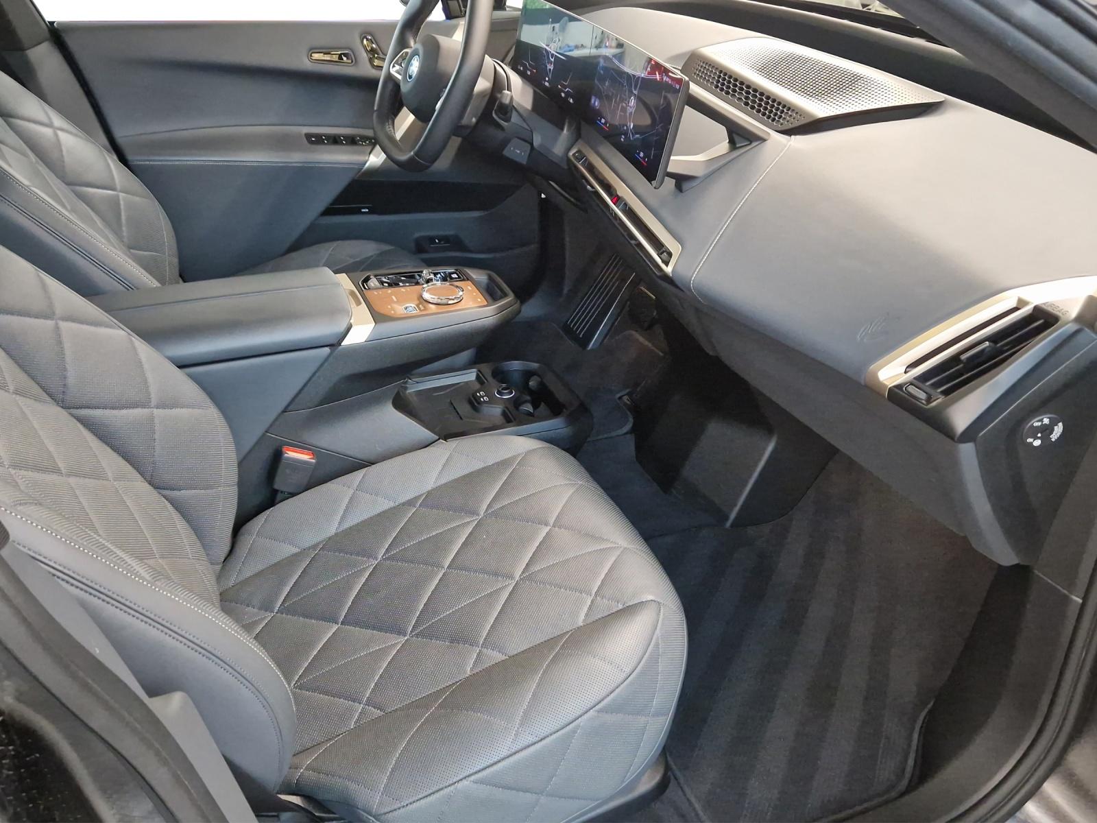 BMW iX xDrive50-image-15