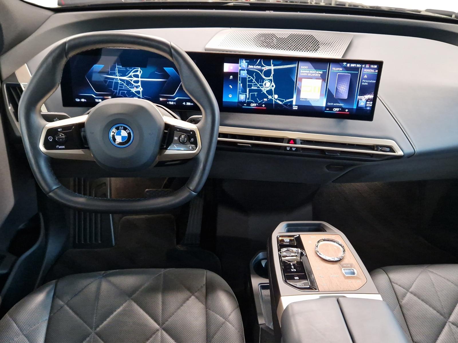 BMW iX xDrive50-image-12