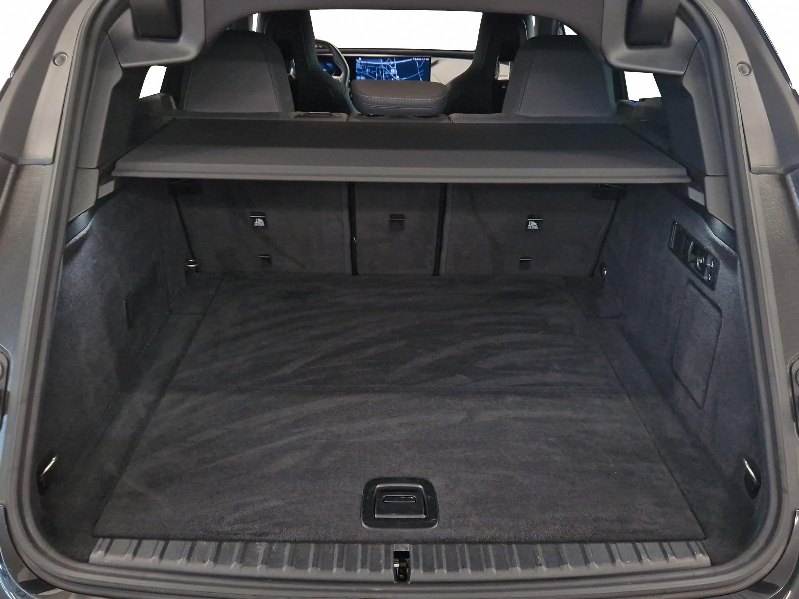 BMW iX xDrive50-image-18