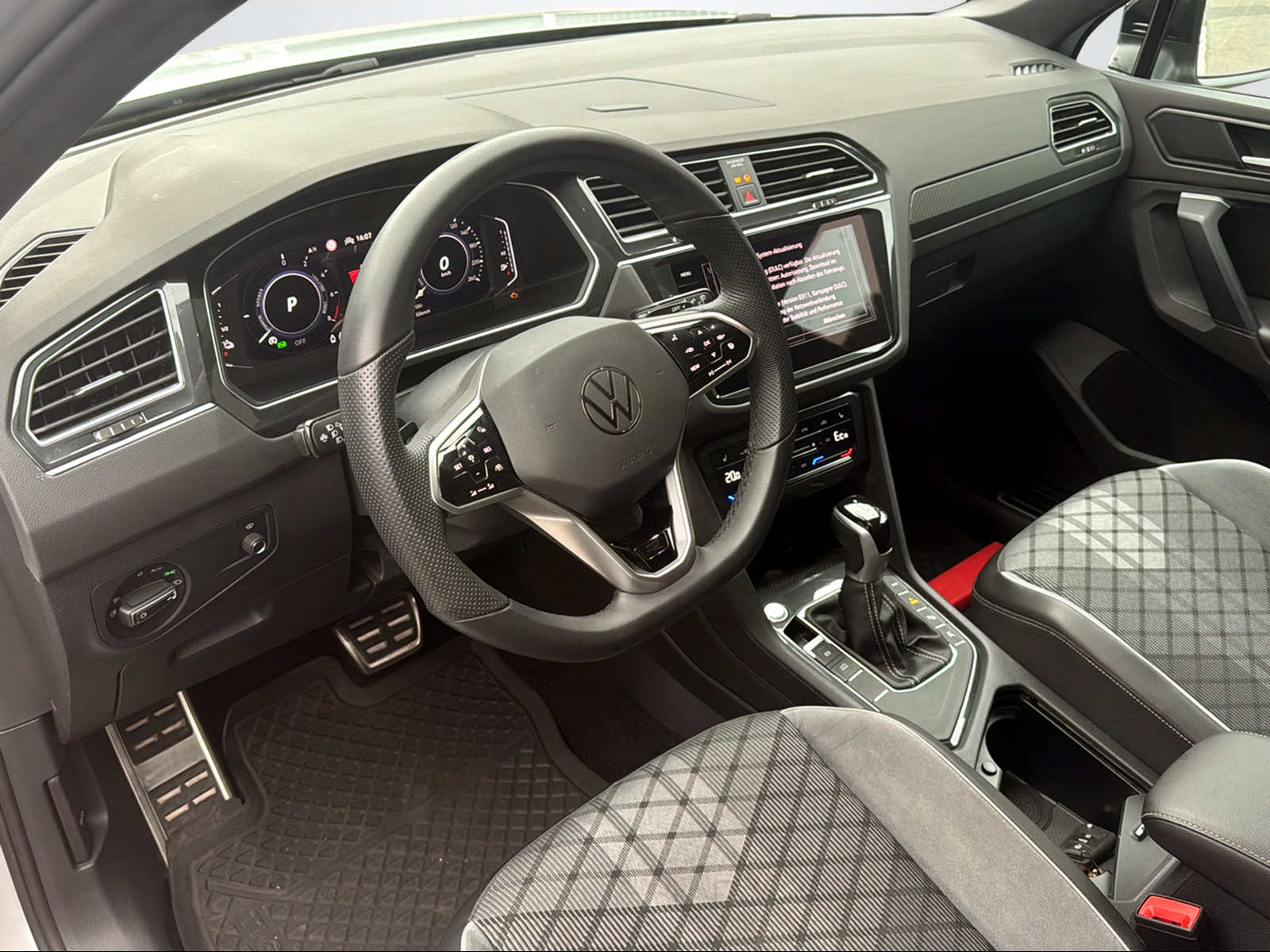 VW Tiguan 1.4 TSI PHEV R-Line DSG 2WD-image-5