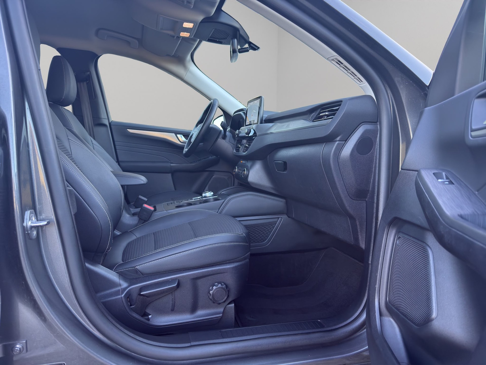 FORD Kuga 2.5 FHEV Titanium X 4WD-image-12