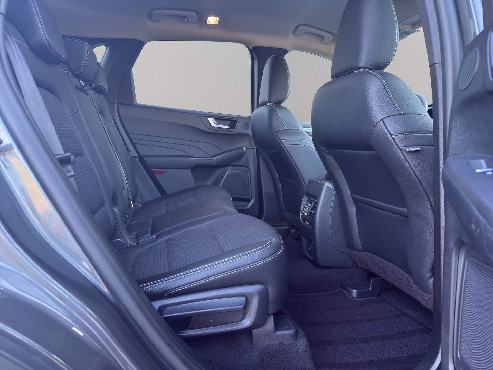 FORD Kuga 2.5 FHEV Titanium X 4WD-image-13