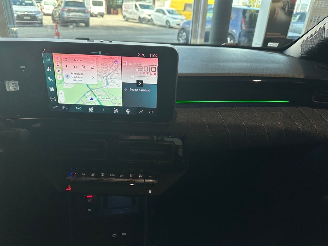 RENAULT R4 E-Tech Comfort Range 52 kWh Techno-image-15