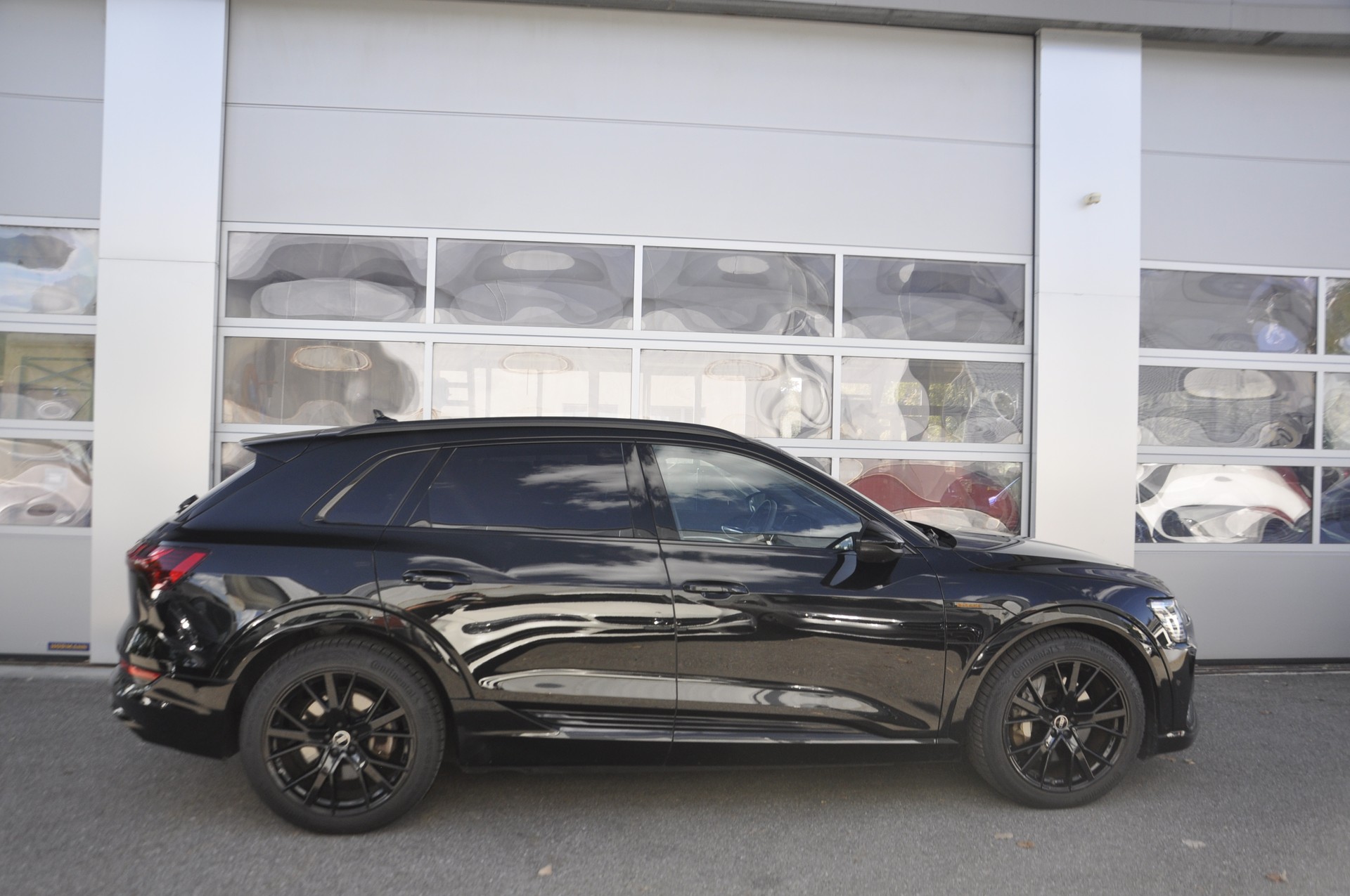 AUDI e-tron 55 S Line Black Edition quattro I Anhängerkupplung I Panorama-Glasdach-image-1