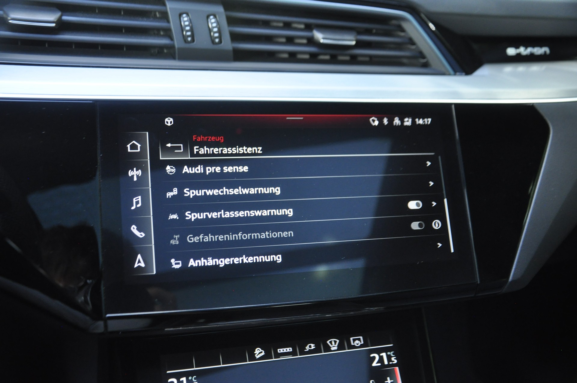 AUDI e-tron 55 S Line Black Edition quattro I Anhängerkupplung I Panorama-Glasdach-image-13