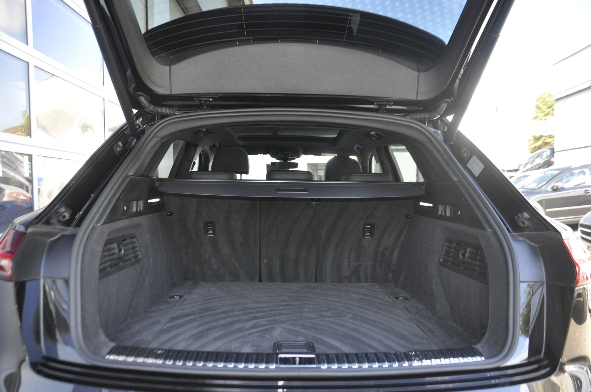 AUDI e-tron 55 S Line Black Edition quattro I Anhängerkupplung I Panorama-Glasdach-image-14