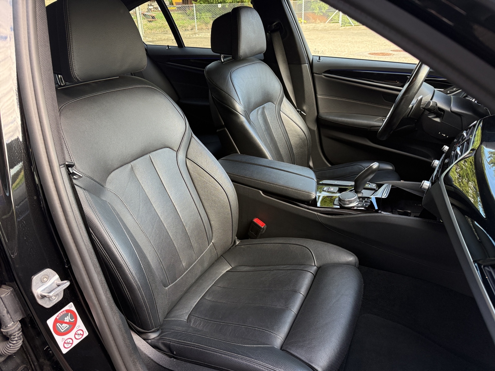 BMW 520d X-Drive M-SPORTPAKET-image-14