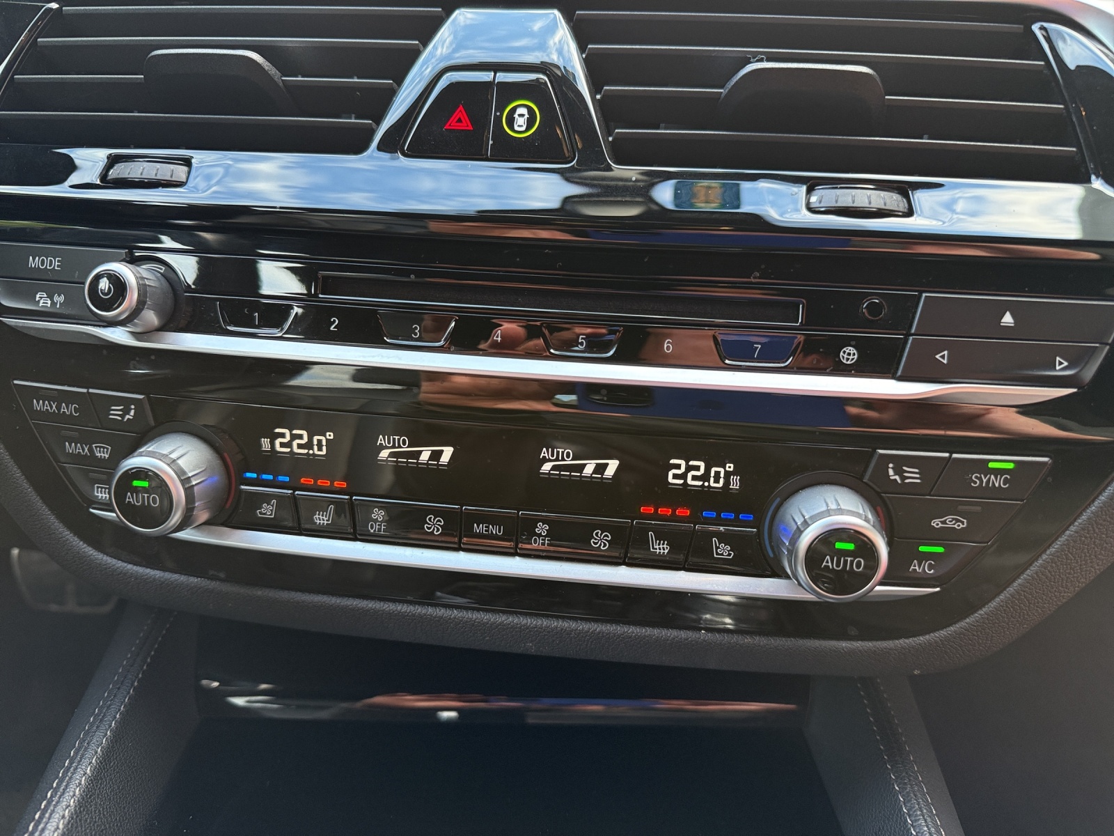 BMW 520d X-Drive M-SPORTPAKET-image-13