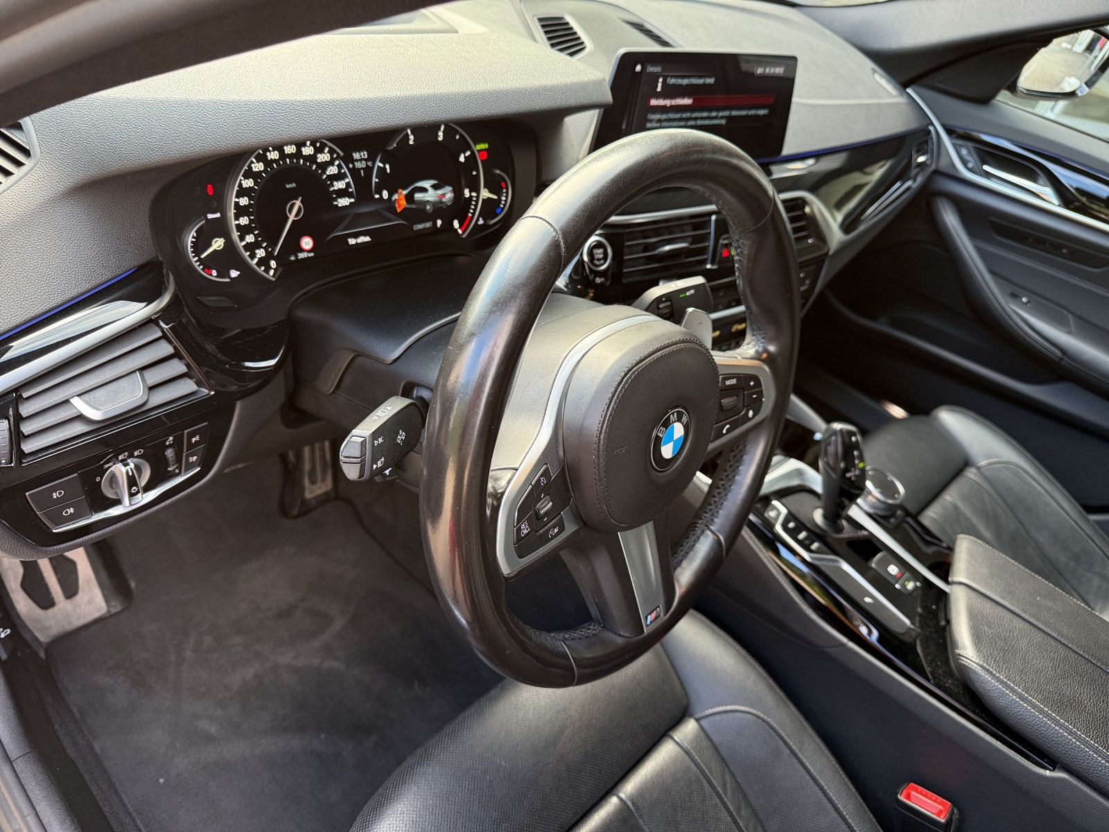 BMW 520d X-Drive M-SPORTPAKET-image-15