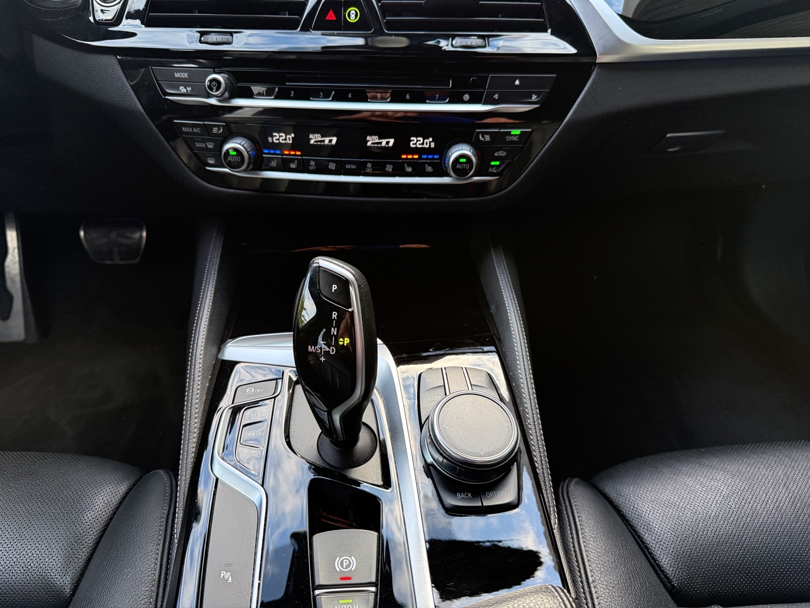 BMW 520d X-Drive M-SPORTPAKET-image-10