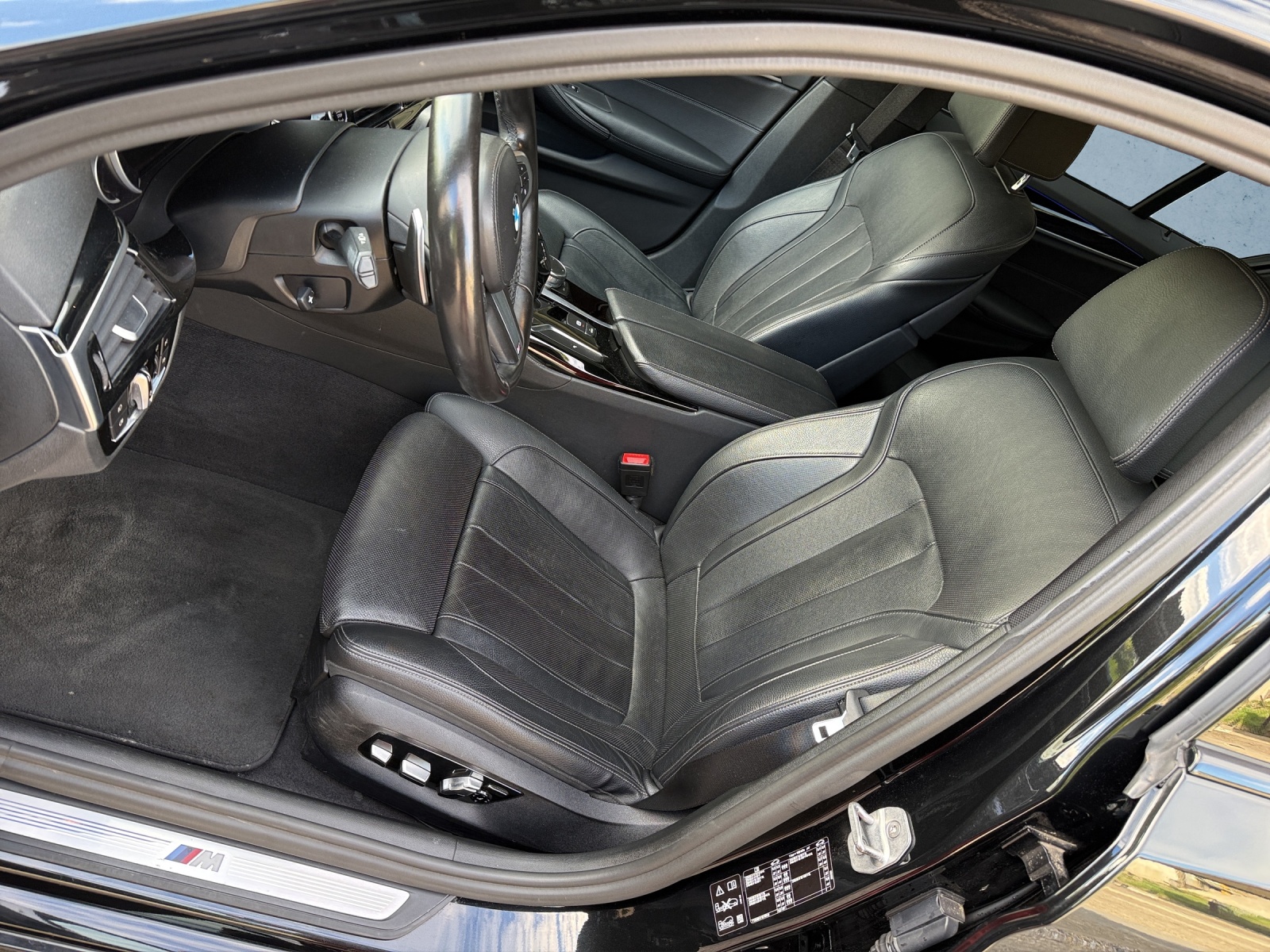 BMW 520d X-Drive M-SPORTPAKET-image-6
