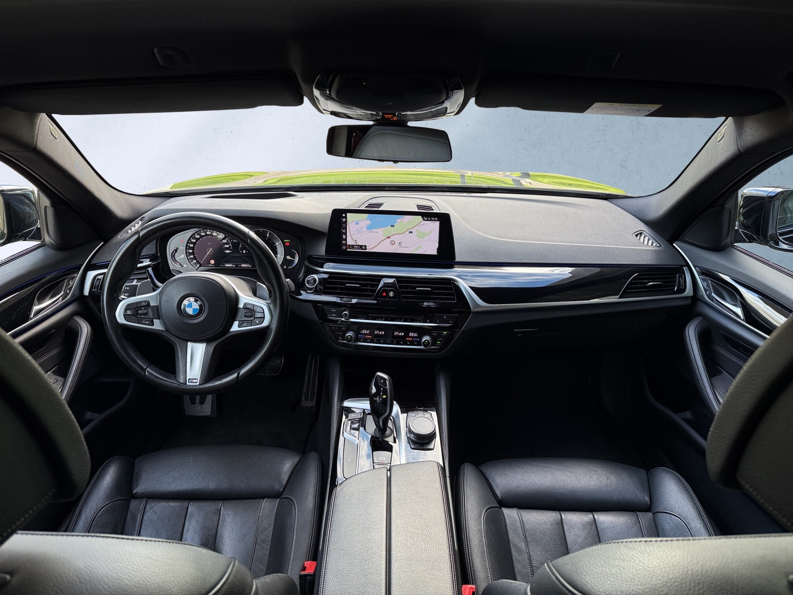 BMW 520d X-Drive M-SPORTPAKET-image-9