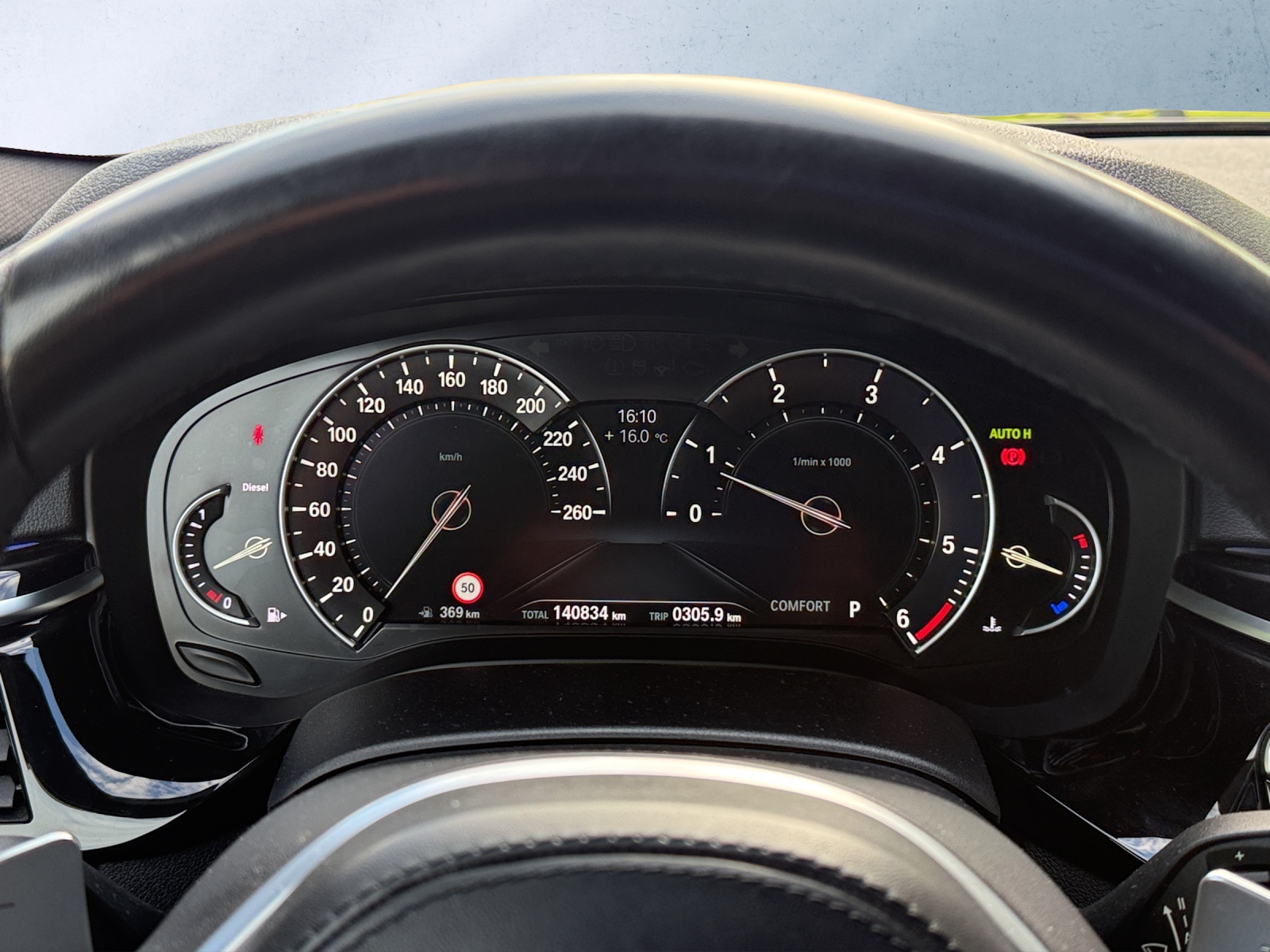 BMW 520d X-Drive M-SPORTPAKET-image-8