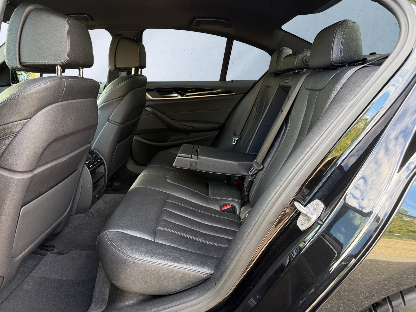 BMW 520d X-Drive M-SPORTPAKET-image-16
