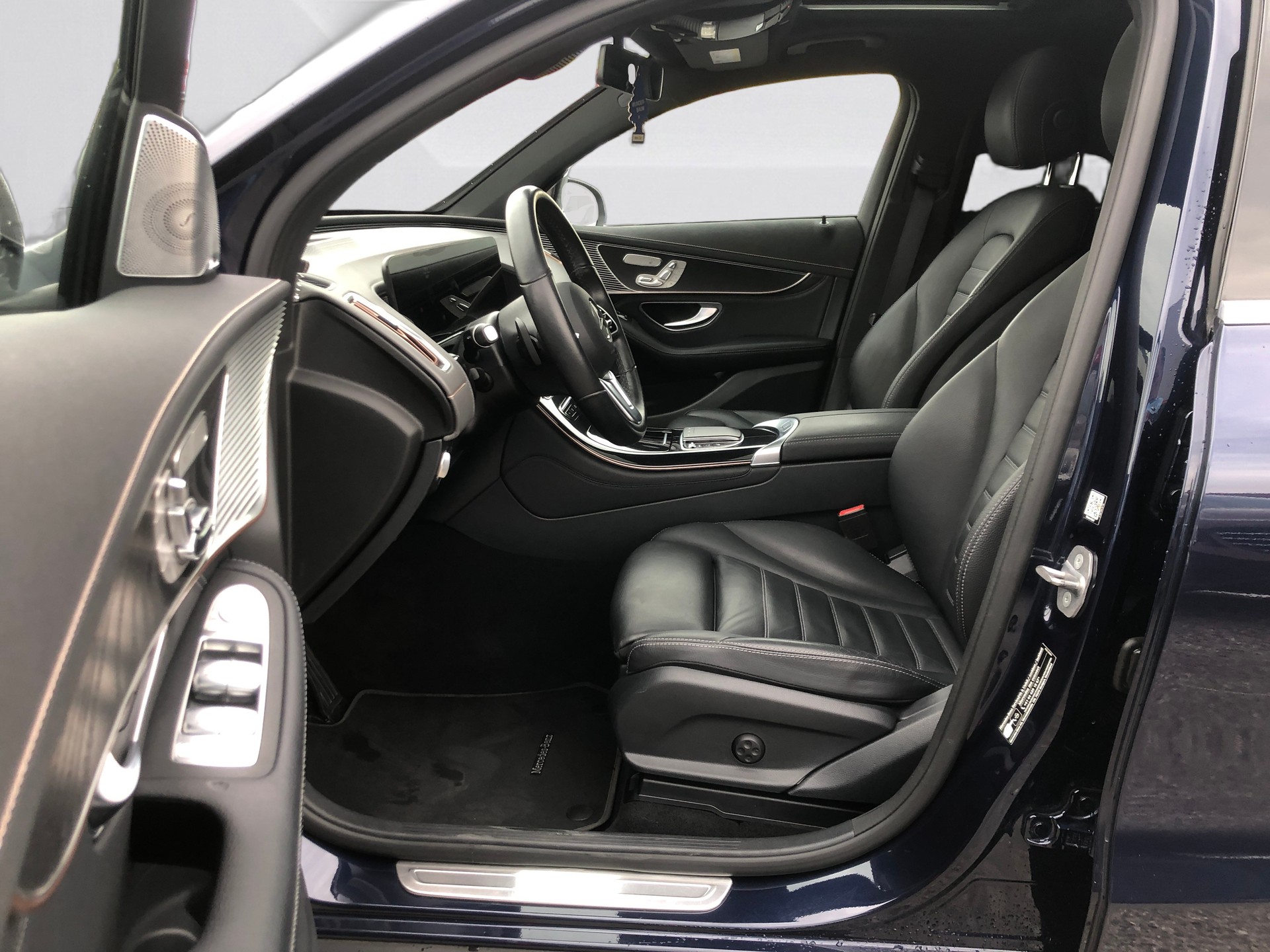 MERCEDES-BENZ EQC 400 4Matic-image-13