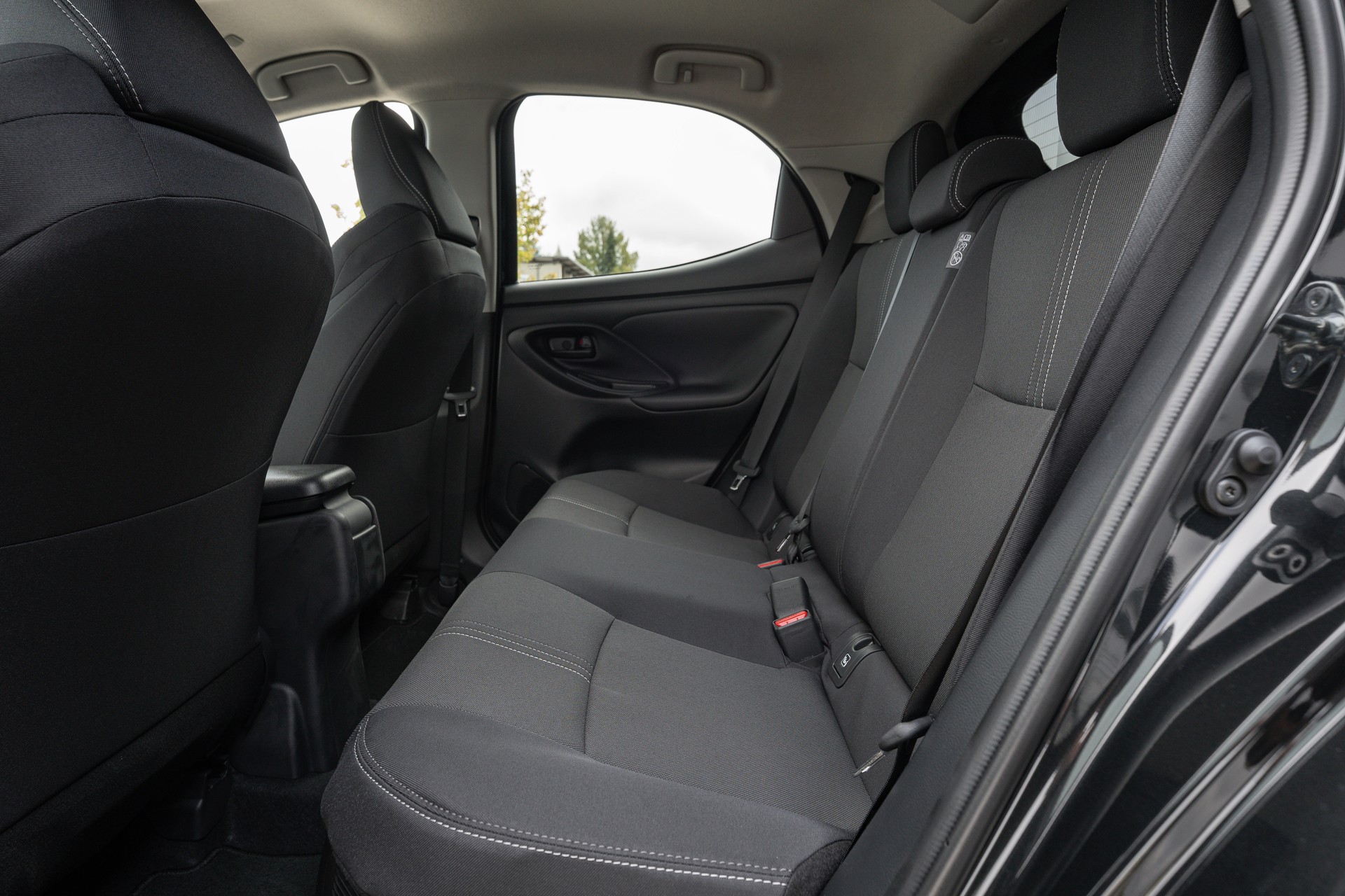 TOYOTA Yaris 1.5 e-CVT-image-11