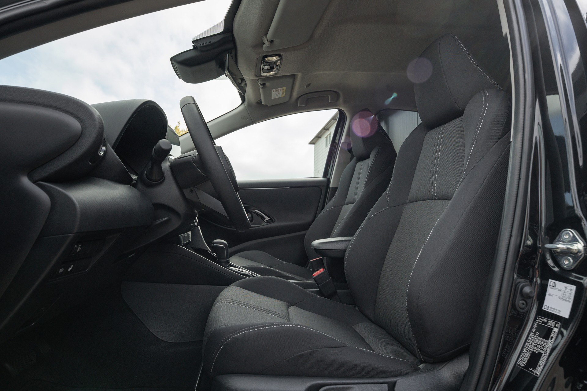 TOYOTA Yaris 1.5 e-CVT-image-9
