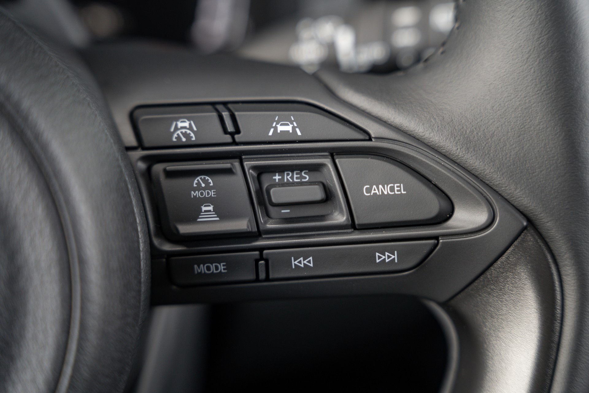 TOYOTA Yaris 1.5 e-CVT-image-19