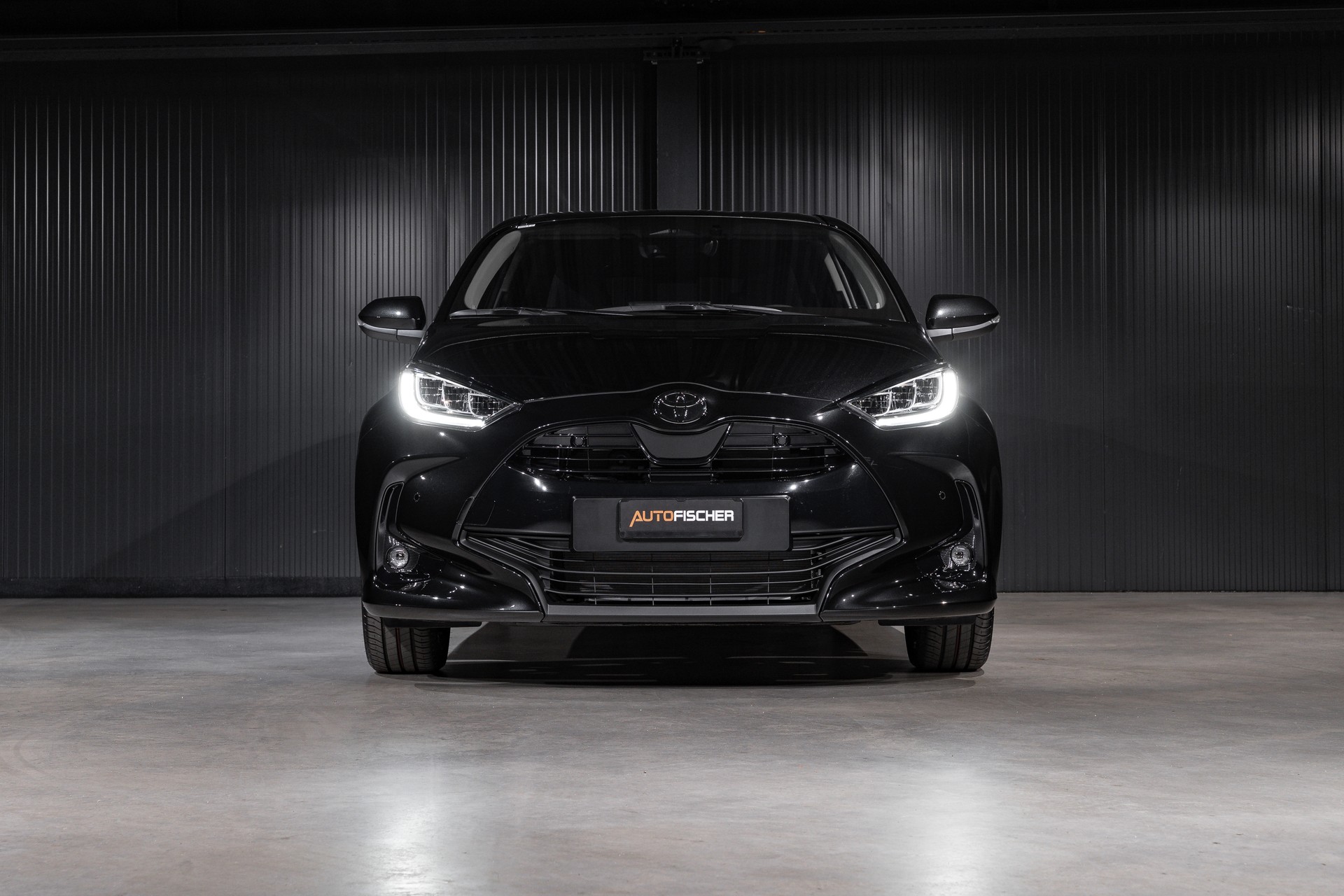 TOYOTA Yaris 1.5 e-CVT-showroom-element-3